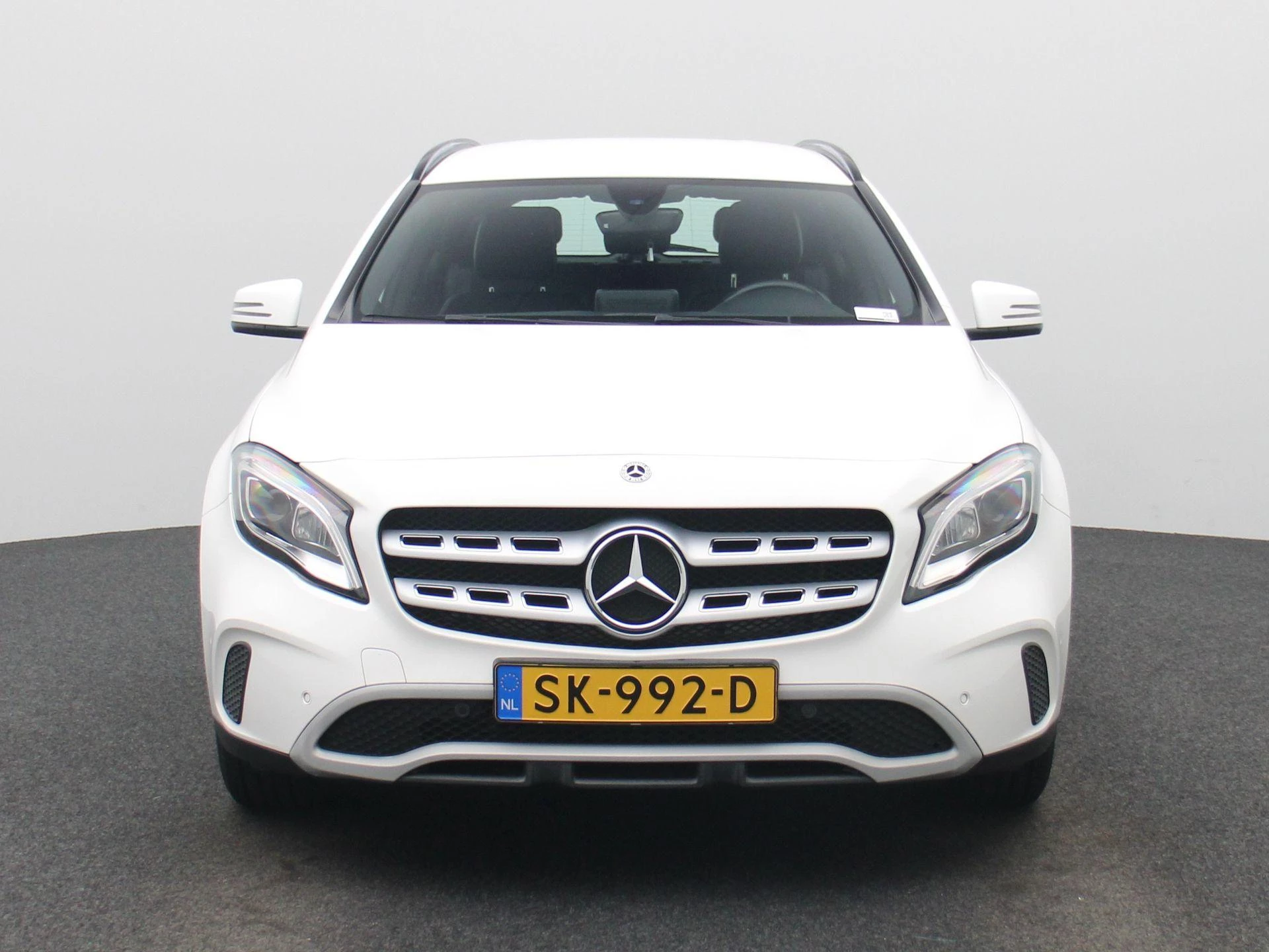 Mercedes-Benz-GLA-image-2