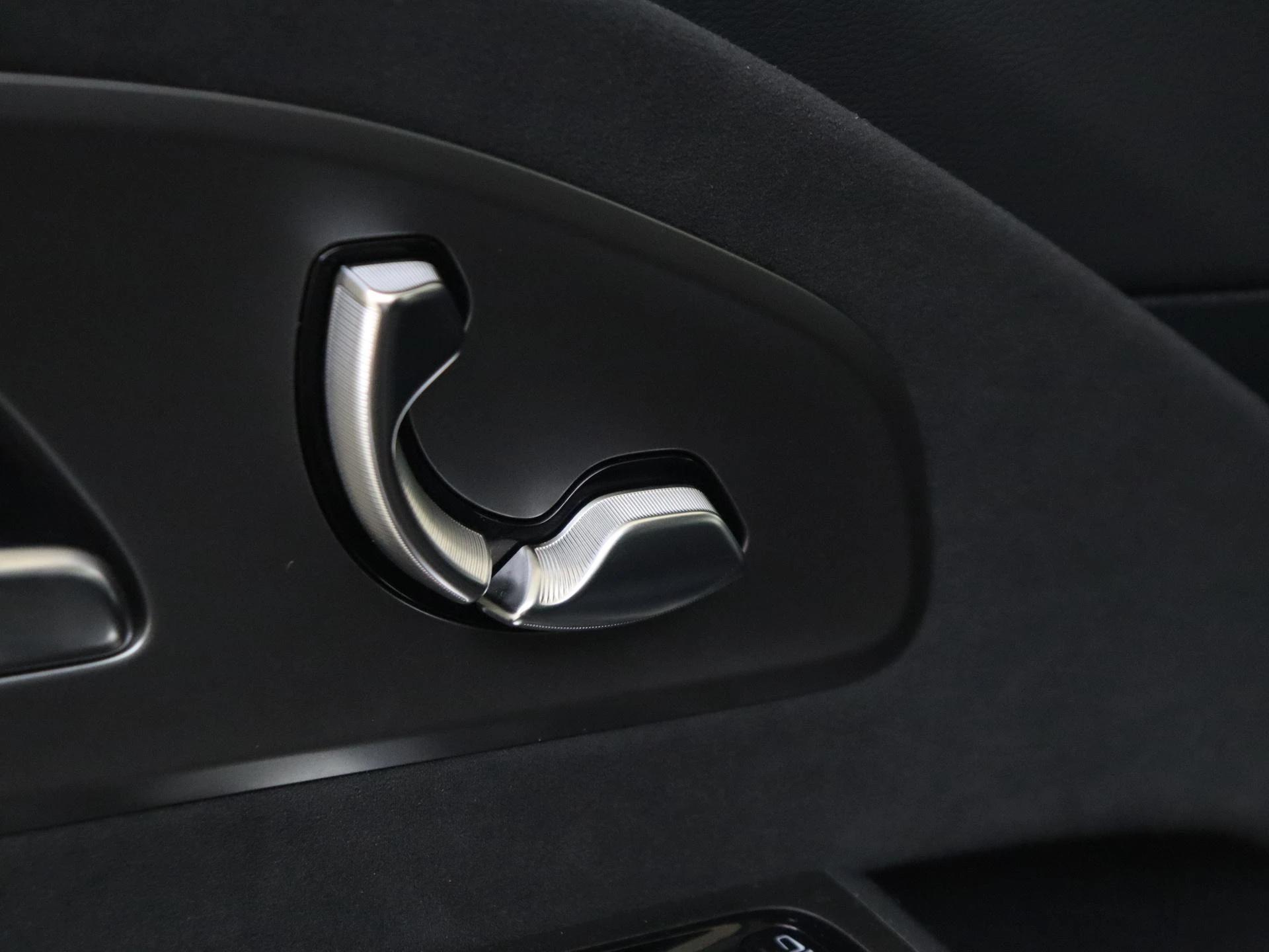 Mercedes-Benz-CLA-image-22