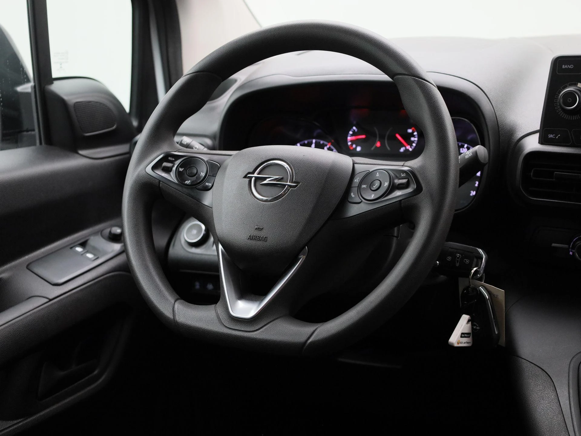 Opel-Combo Life-image-11