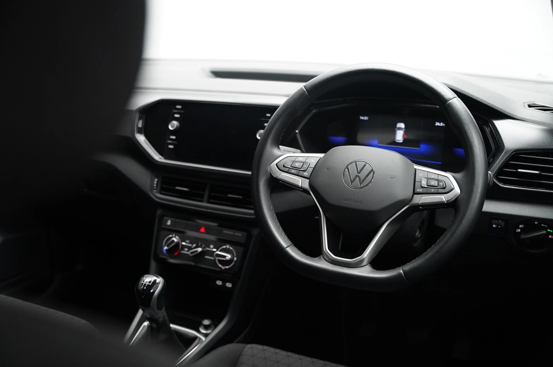 Volkswagen-T-Cross-image-8