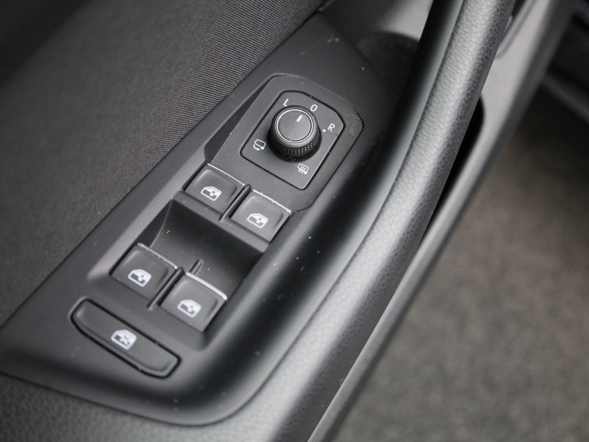 Volkswagen-Passat-image-35