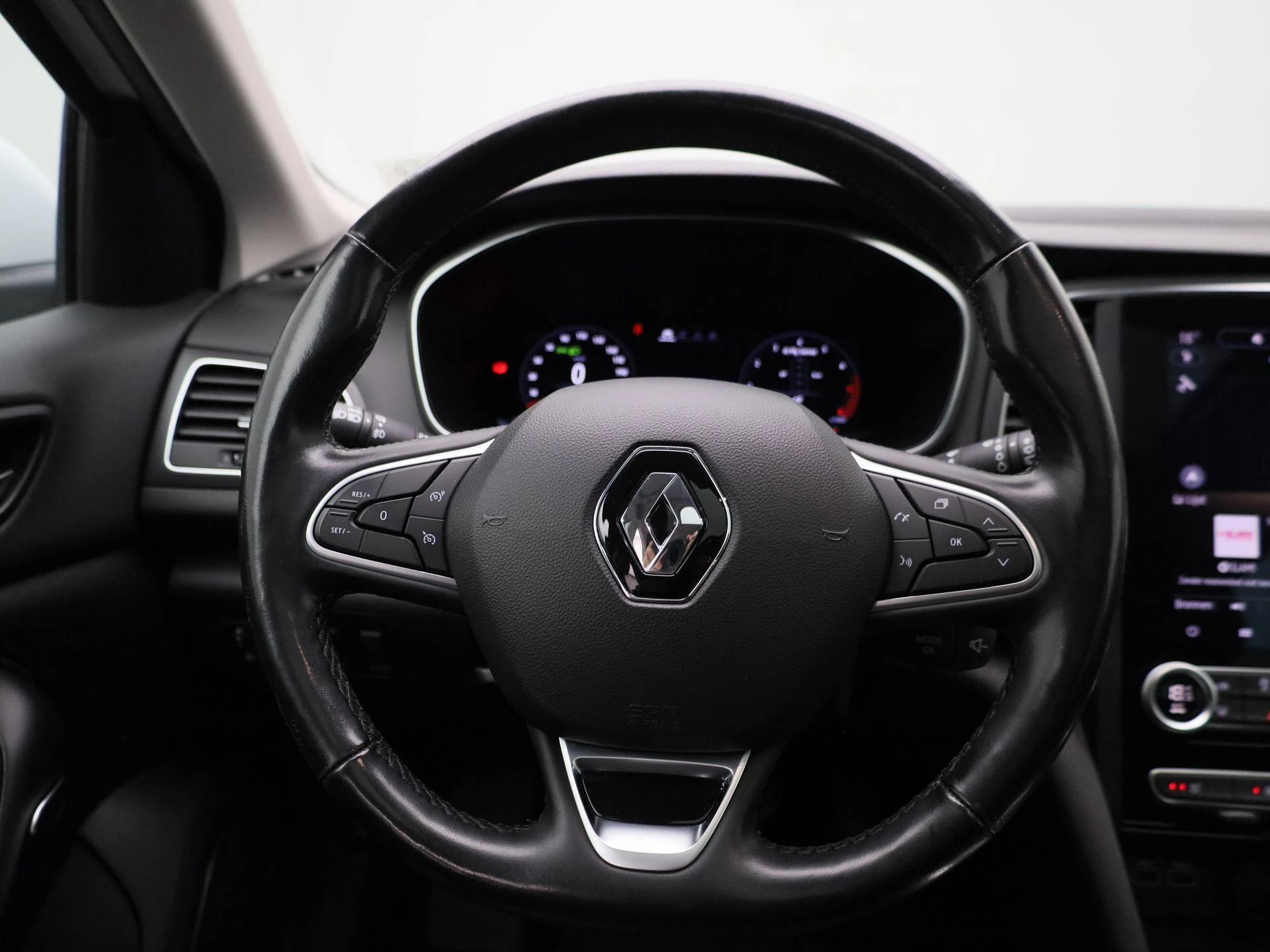 Renault-Mégane Estate-image-2