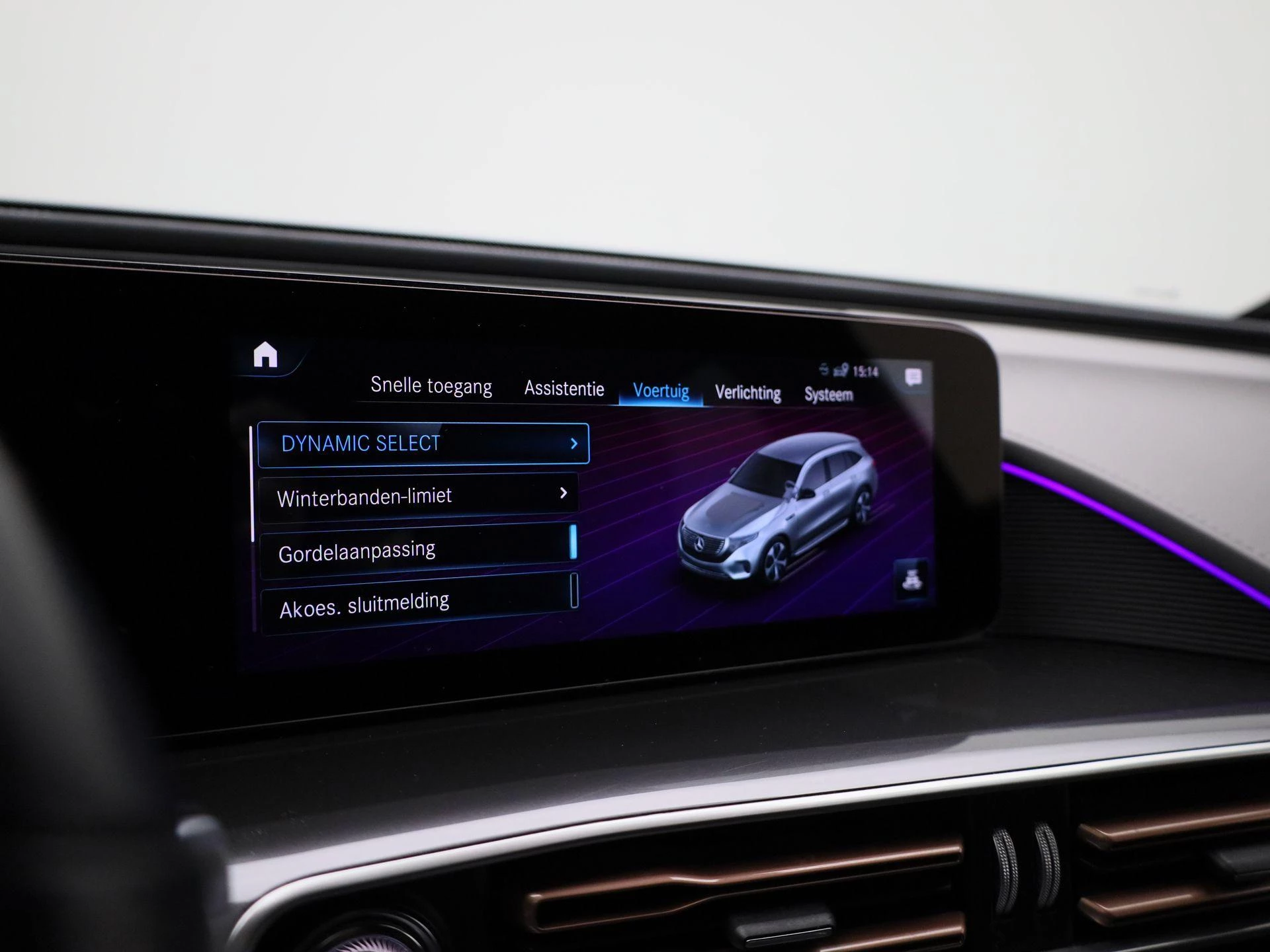 Mercedes-Benz-EQC-image-26