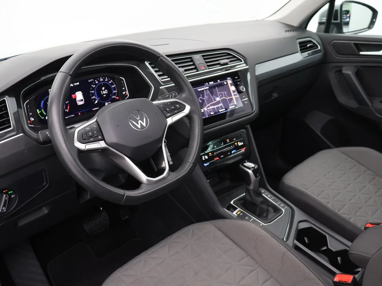 Volkswagen-Tiguan-image-9