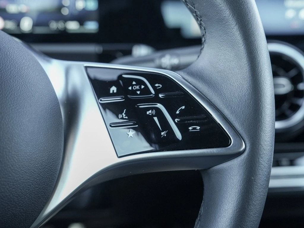 Mercedes-Benz-GLA-image-15