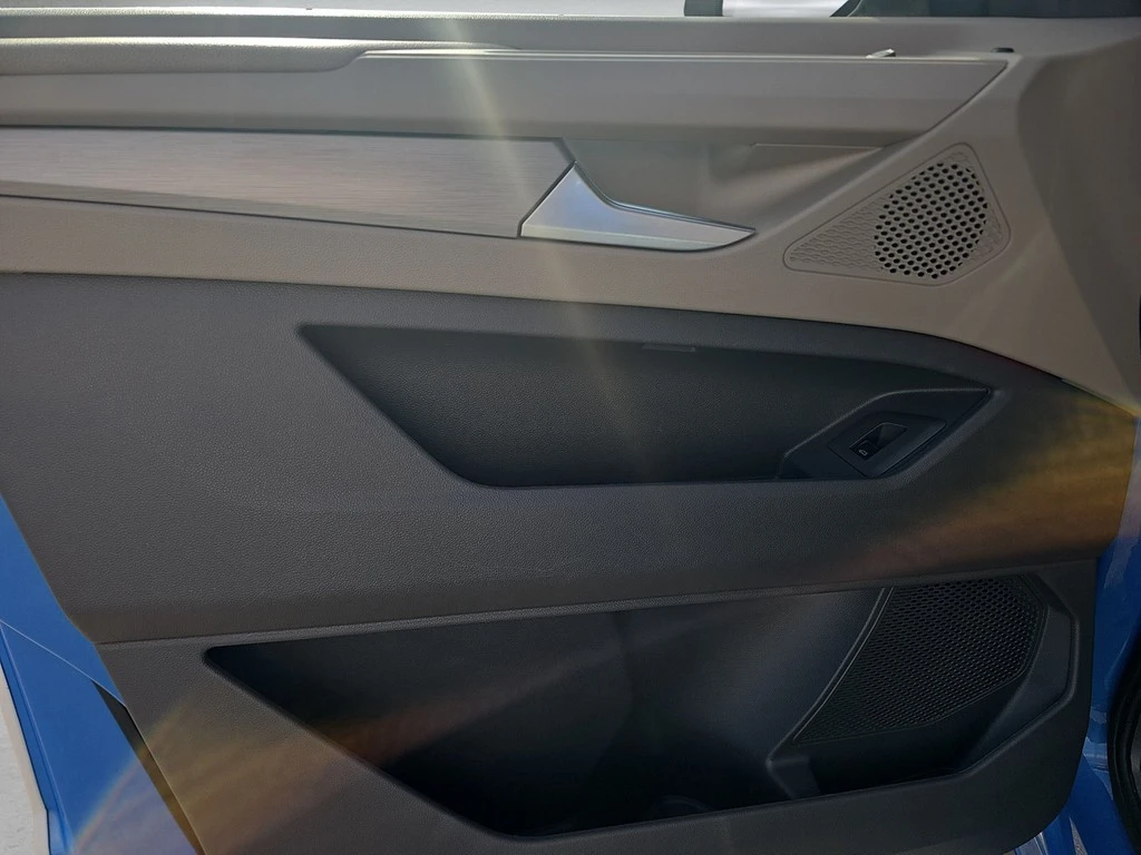Volkswagen-Multivan-image-5