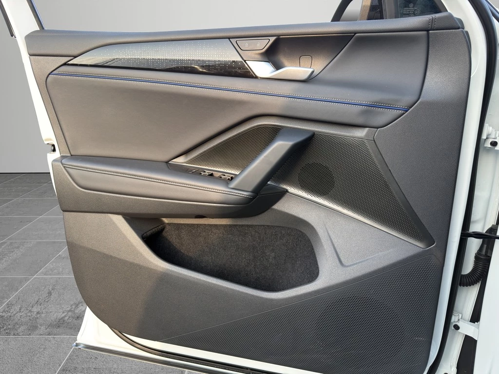 Volkswagen Tiguan 1.5 eTSI R-Line *PANO*360°*AHK*MATRIX*