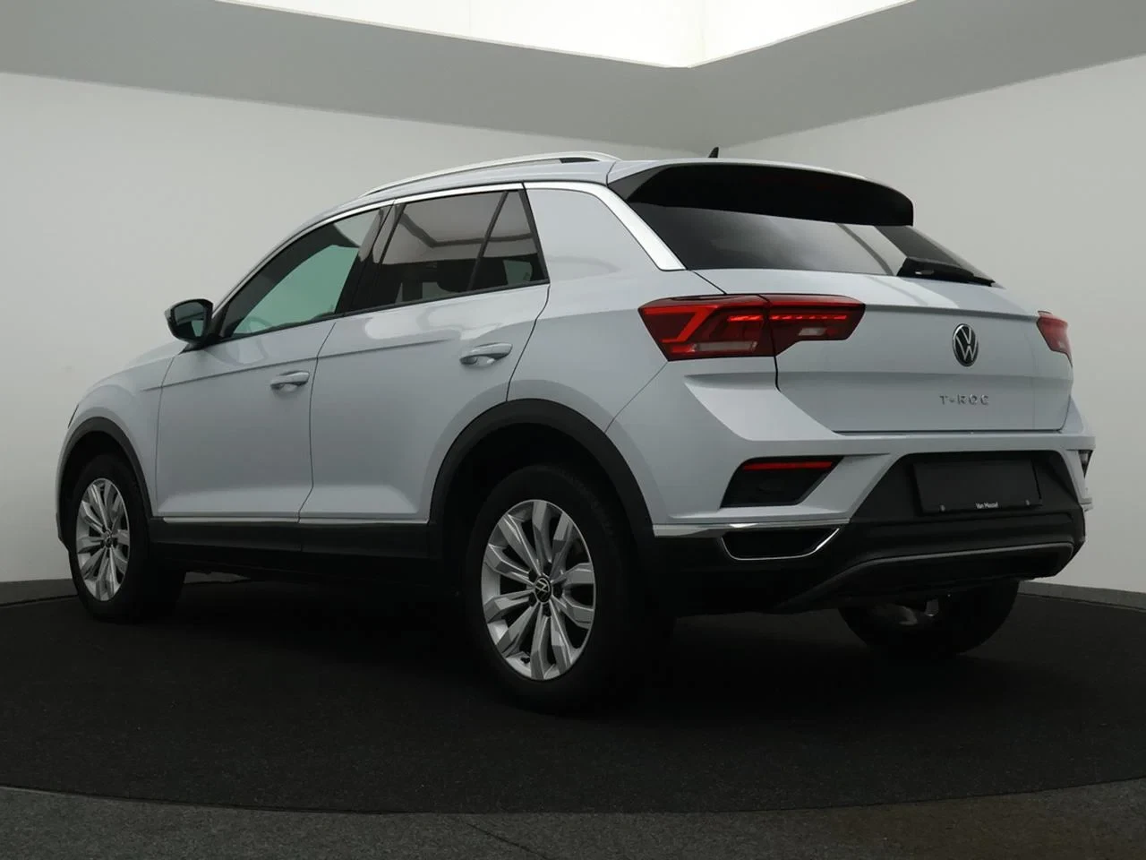 Volkswagen-T-Roc-image-5