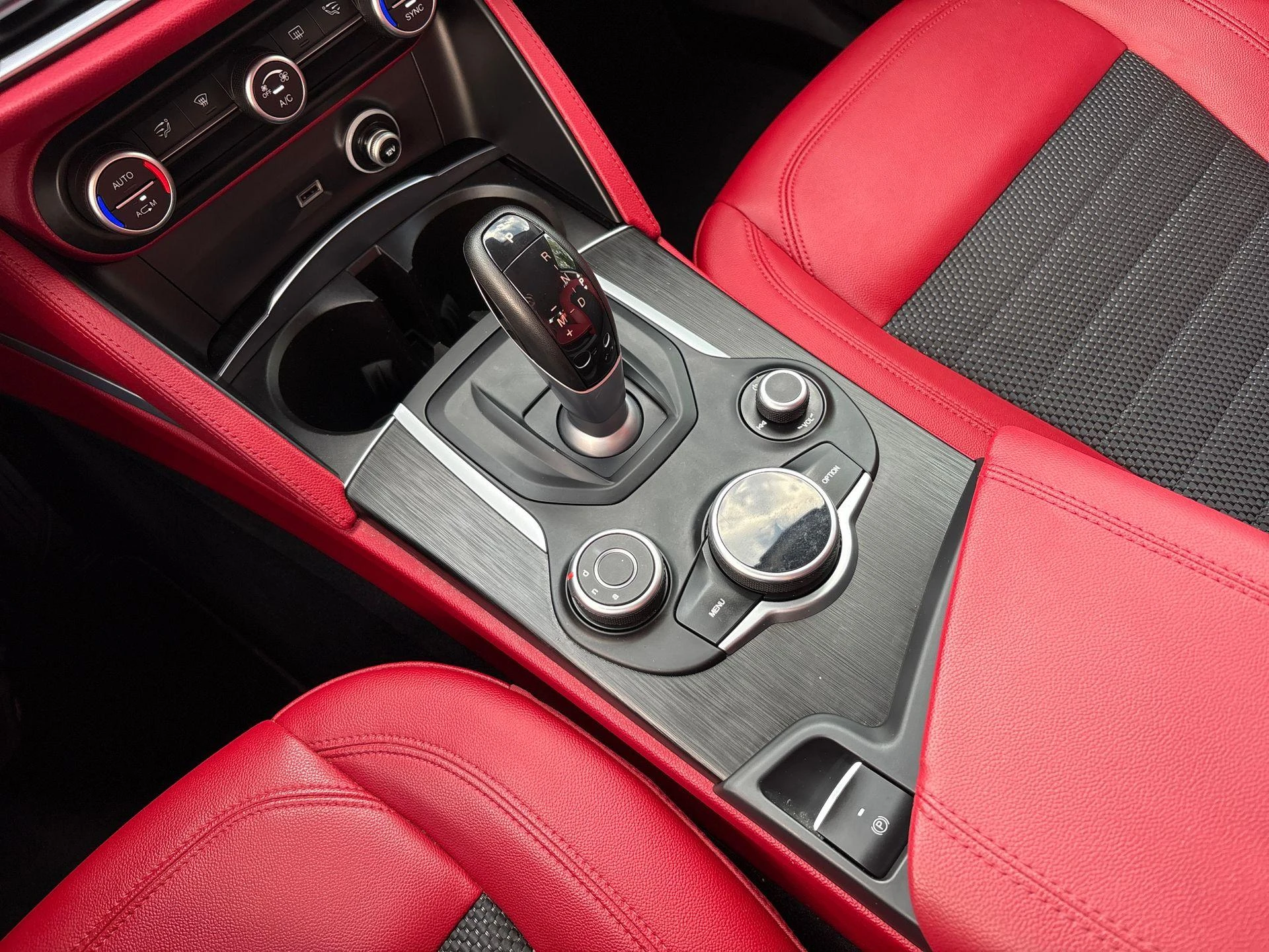 Alfa Romeo-Stelvio-image-4