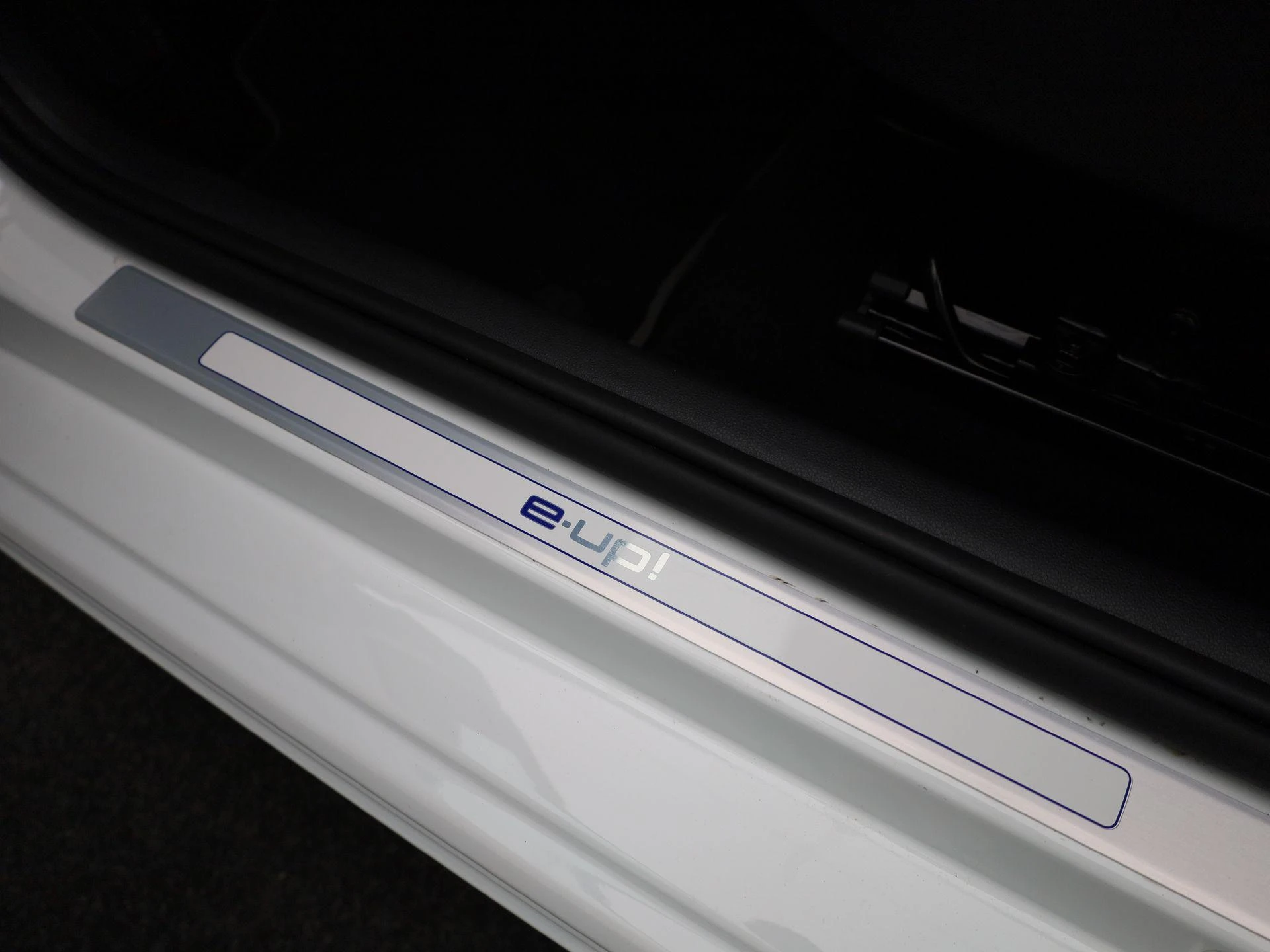 Volkswagen-e-up!-image-21