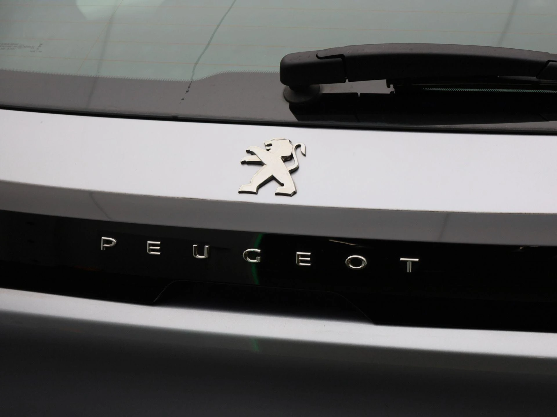 Peugeot-e-208-image-36