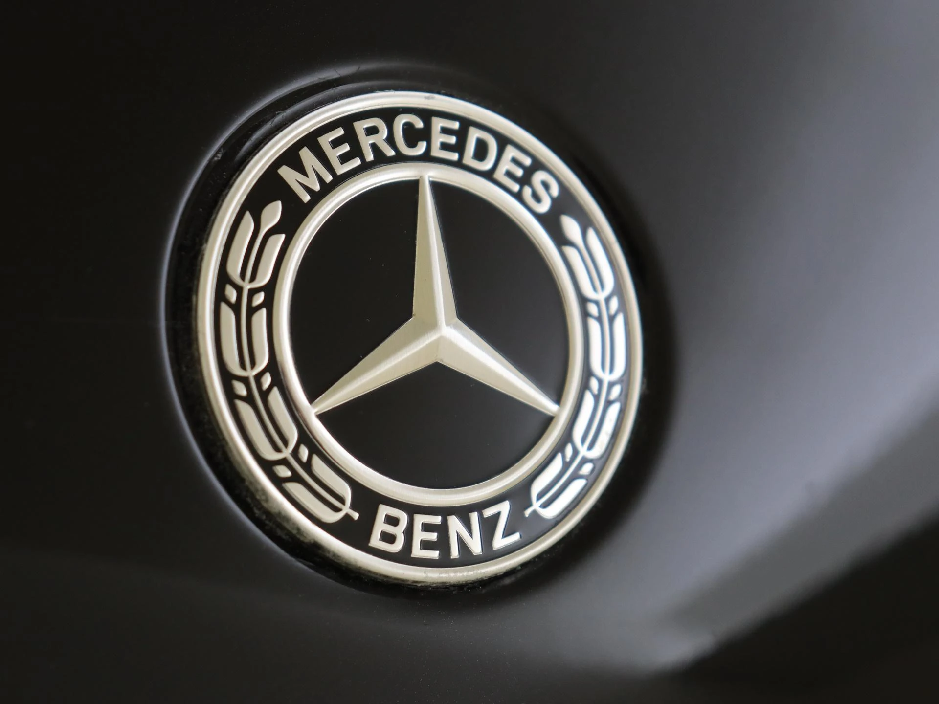 Mercedes-Benz-GLE-image-35