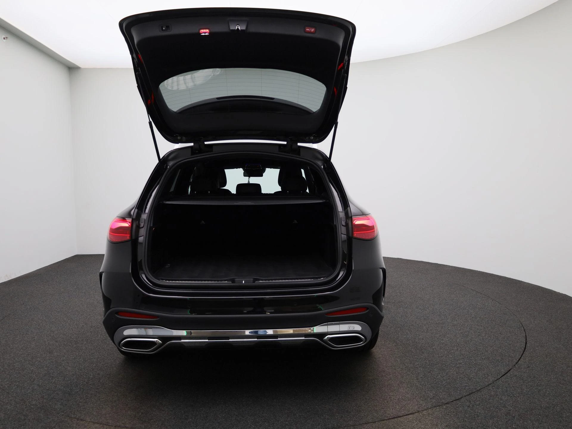 Mercedes-Benz-GLC-image-12