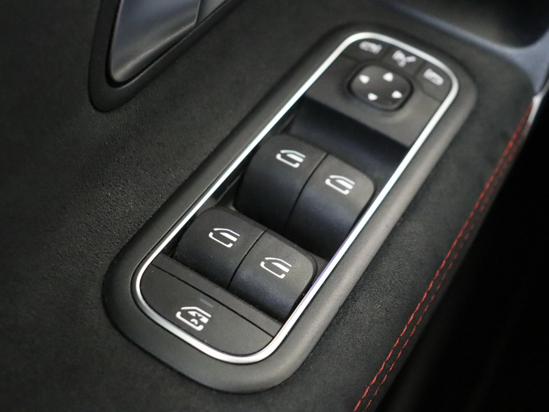 Mercedes-Benz-CLA-image-29