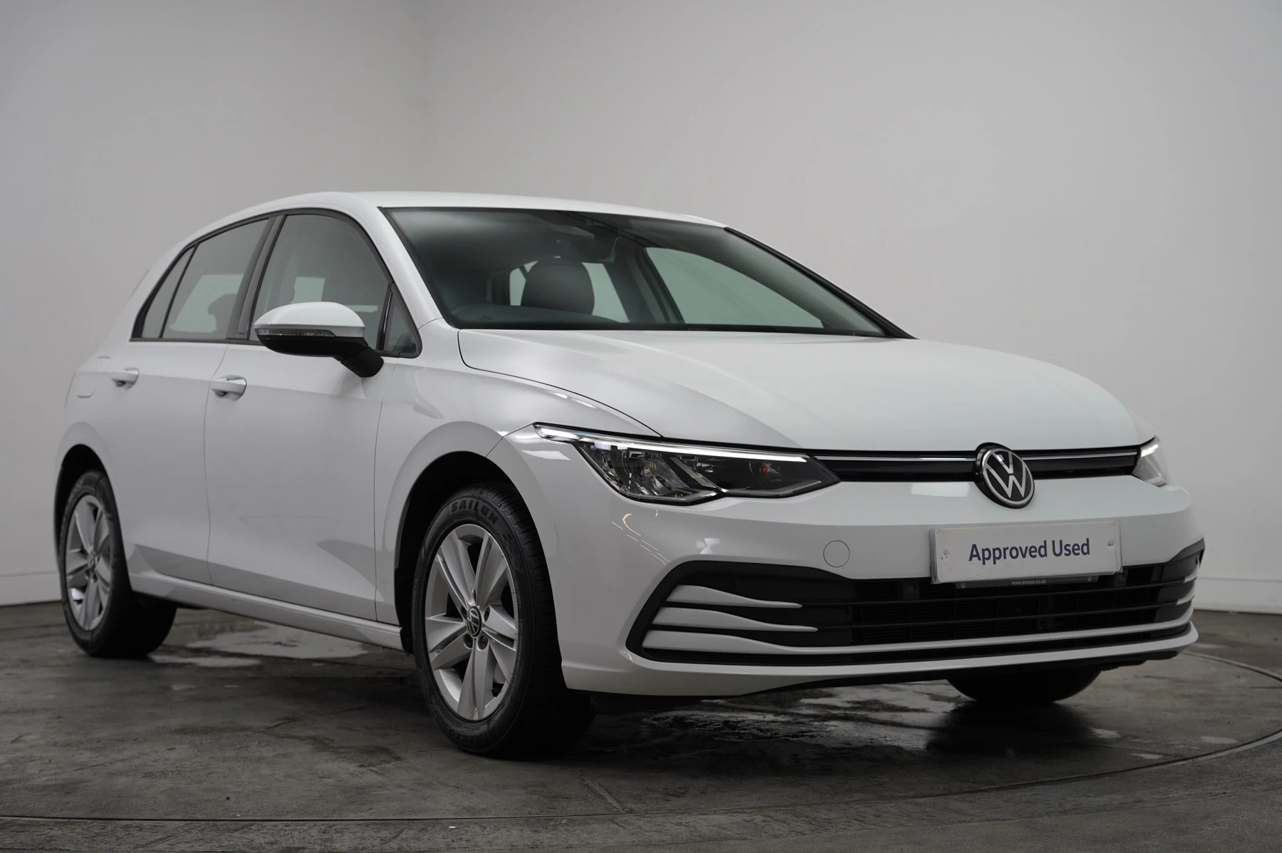 Volkswagen-Golf-image-0