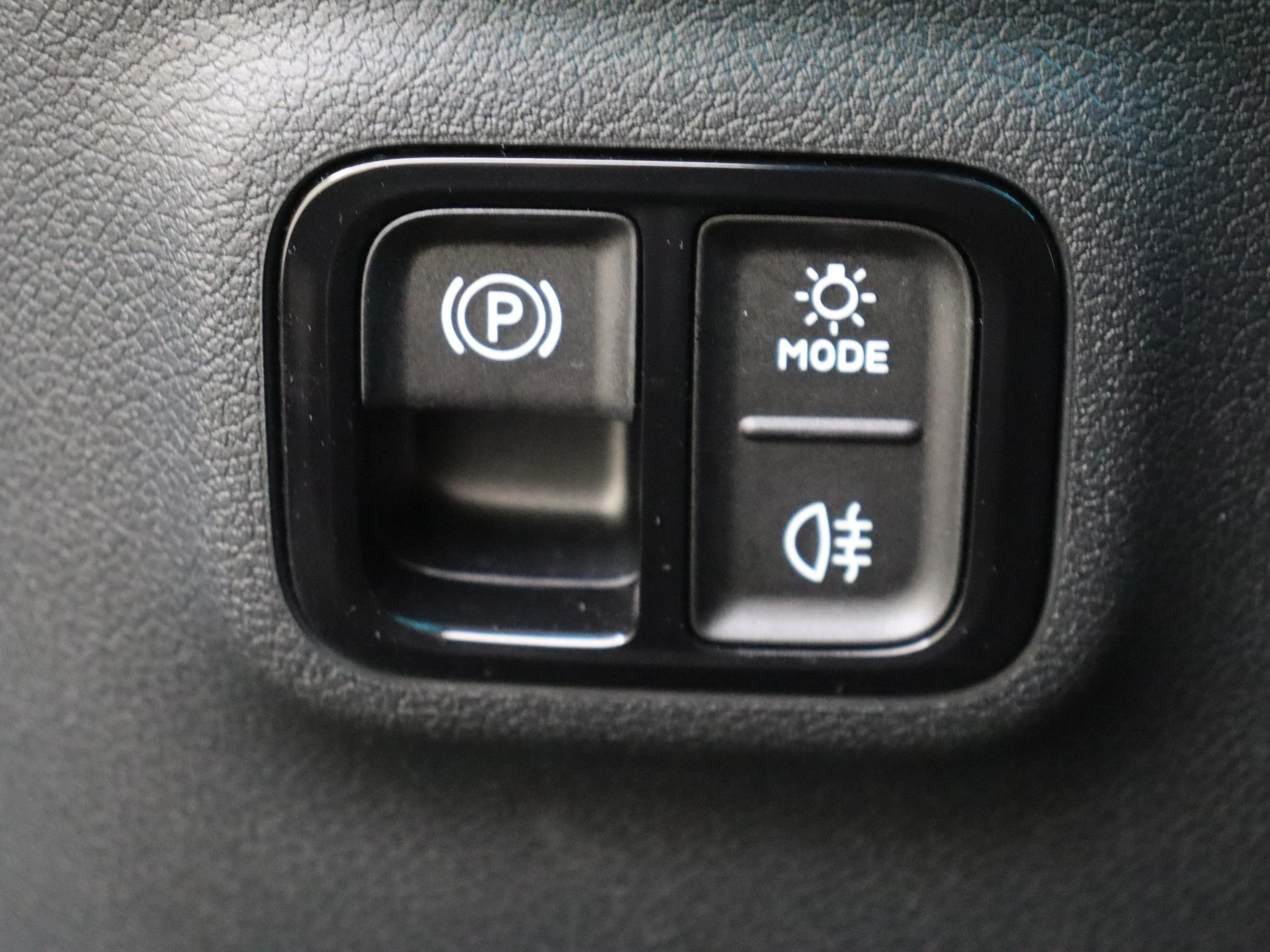 Mercedes-Benz-CLA-image-24