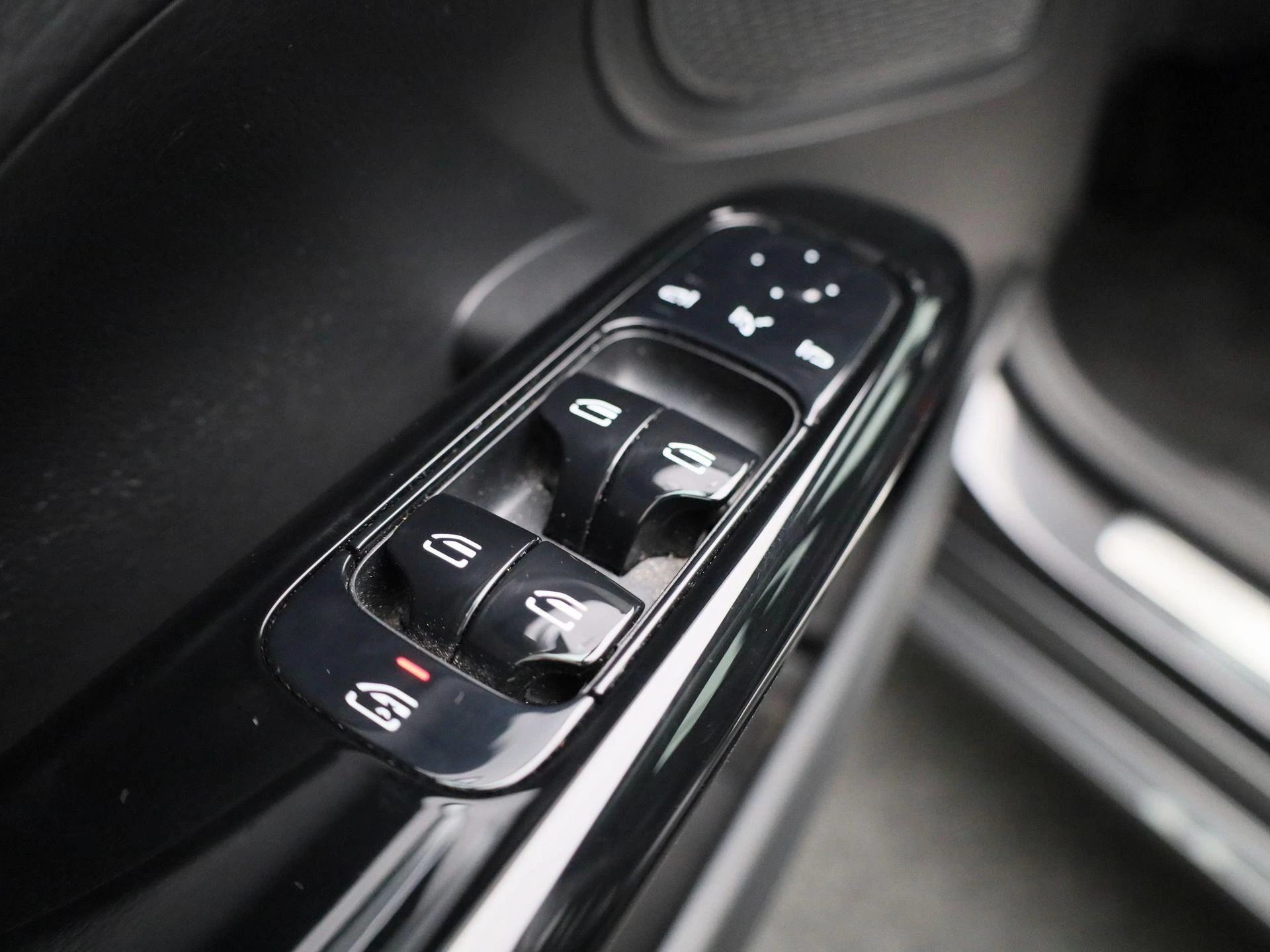 Mercedes-Benz-C-Klasse-image-29