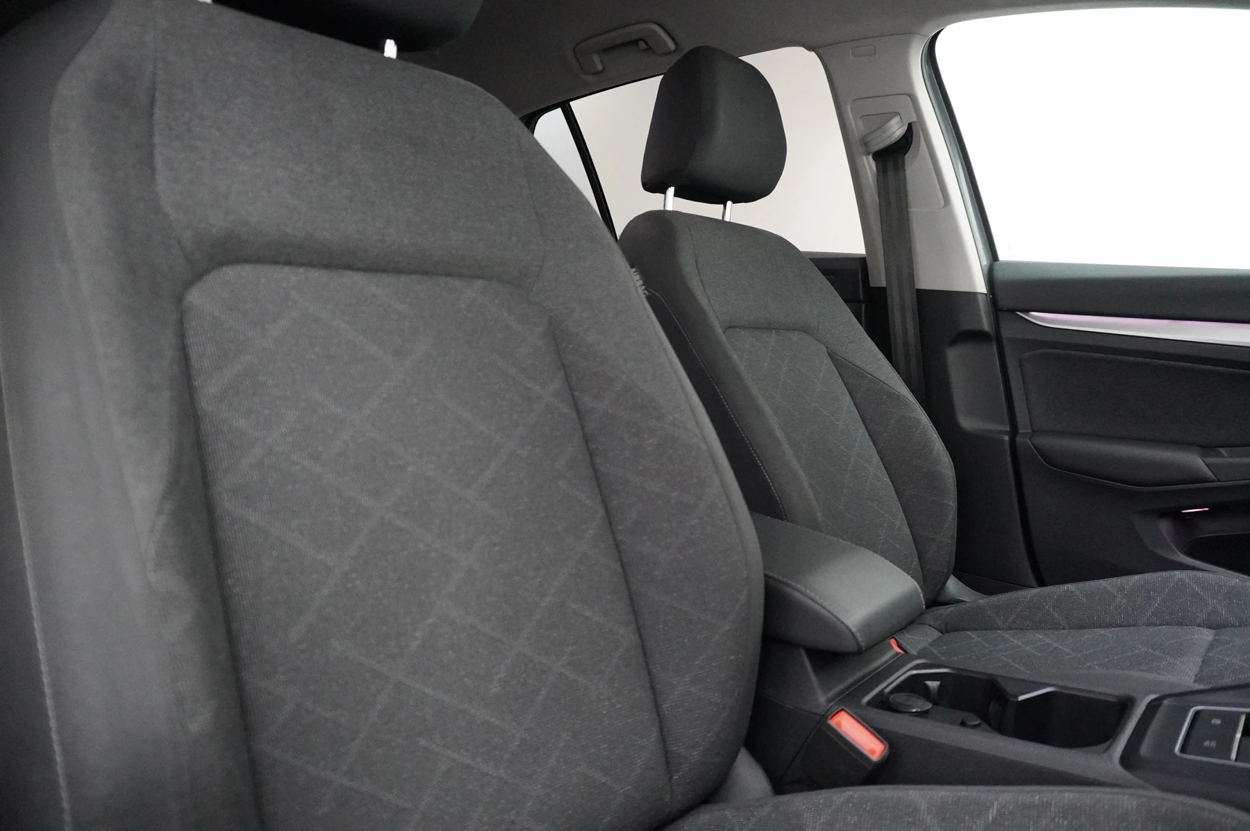 Volkswagen-Golf-image-11