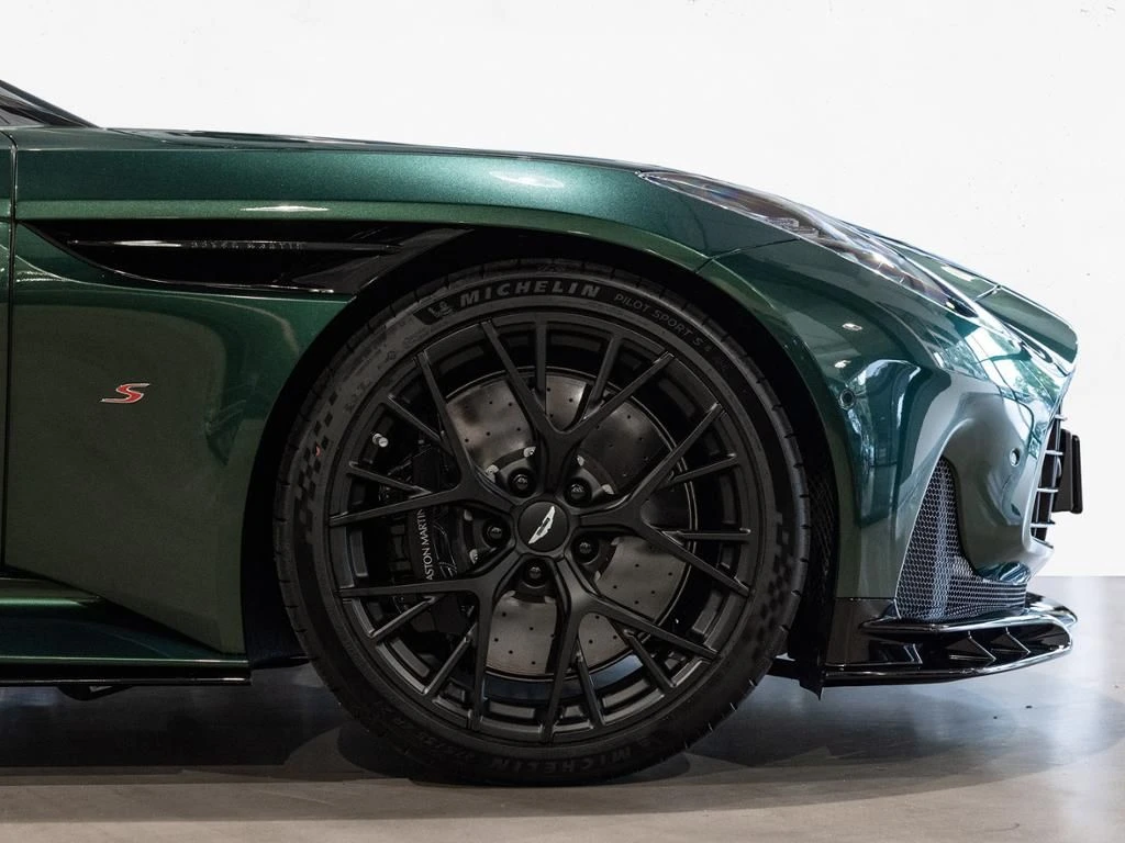 Aston Martin-DB12-image-5