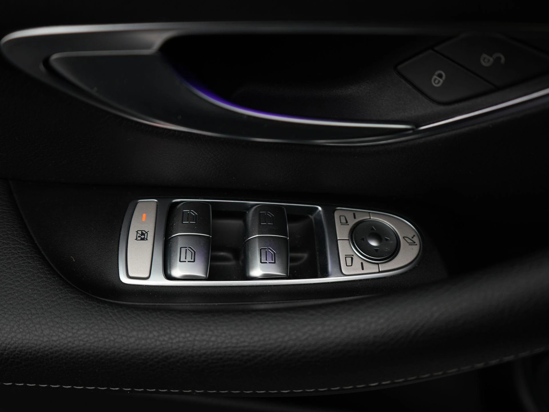 Mercedes-Benz-E-Klasse-image-30