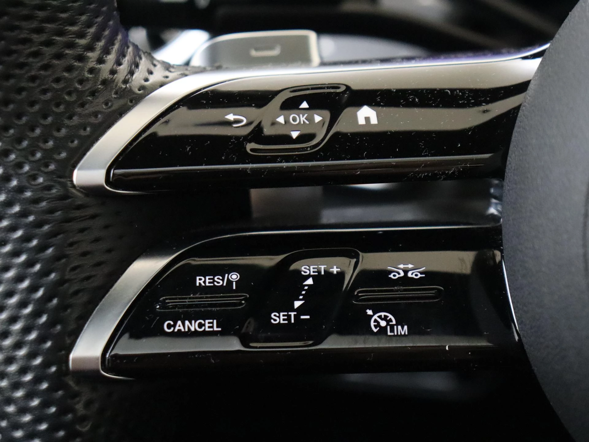 Mercedes-Benz-EQE-image-12