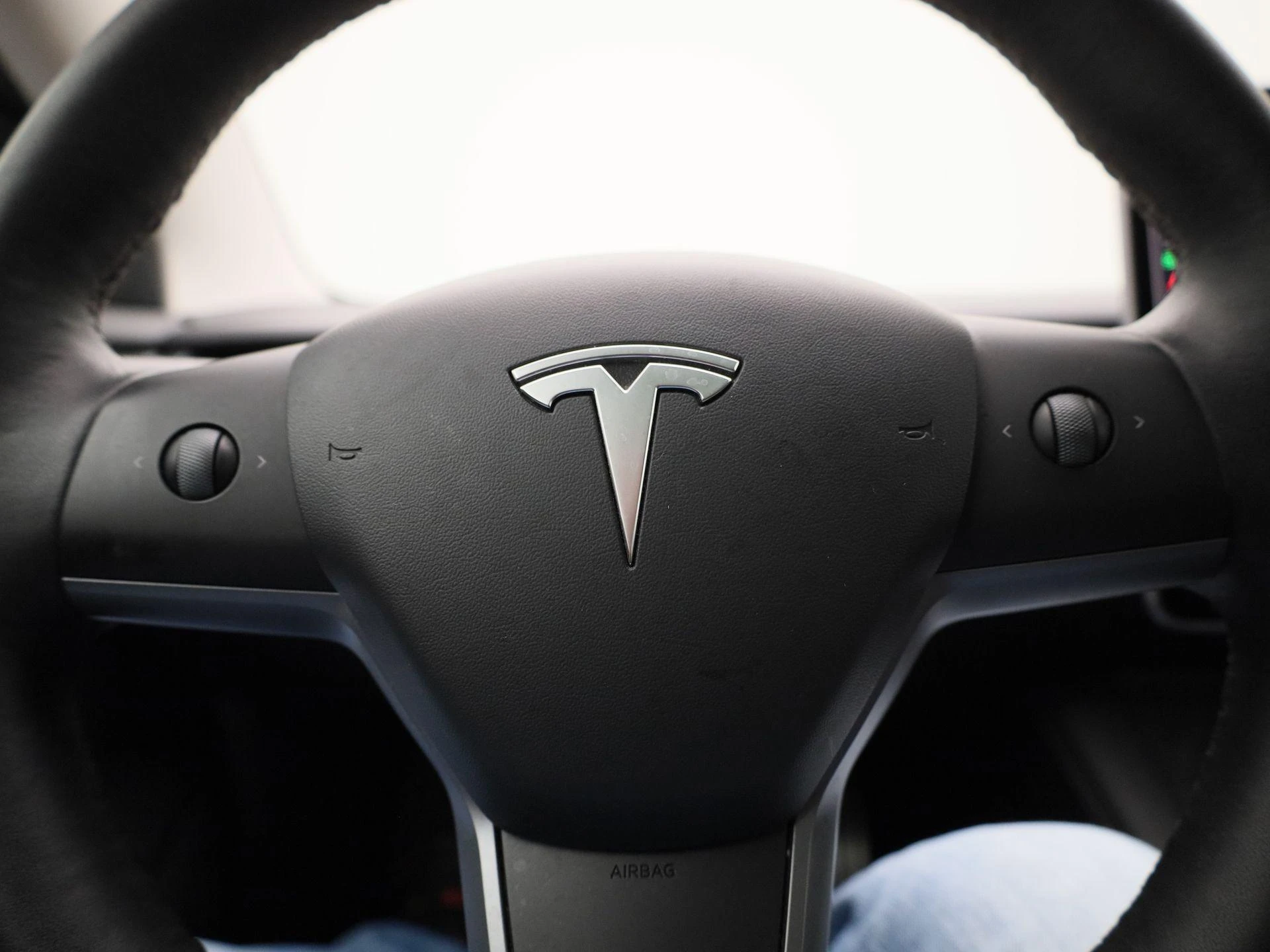 Tesla-Model 3-image-27