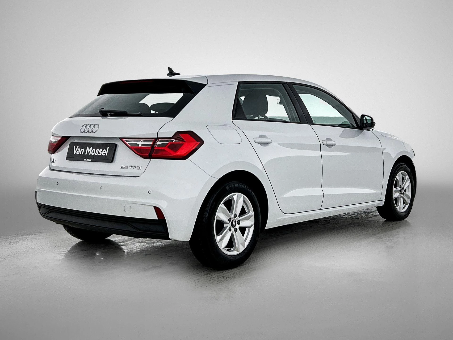 Audi-A1 Sportback-image-4