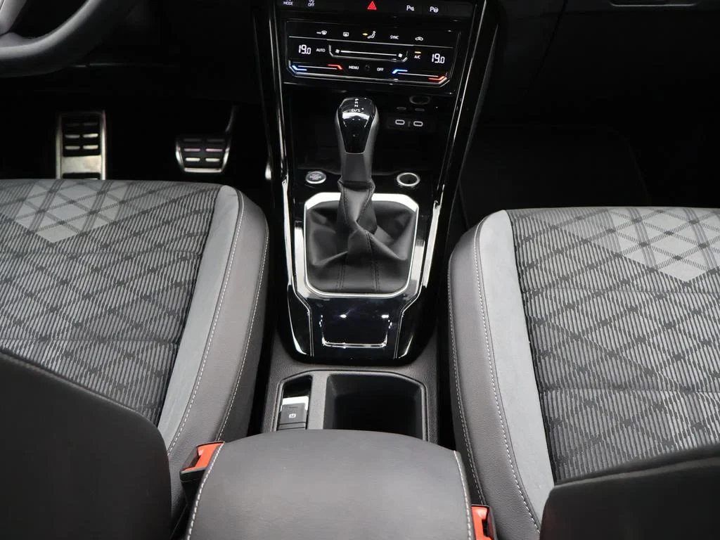 Volkswagen-T-Roc-image-14
