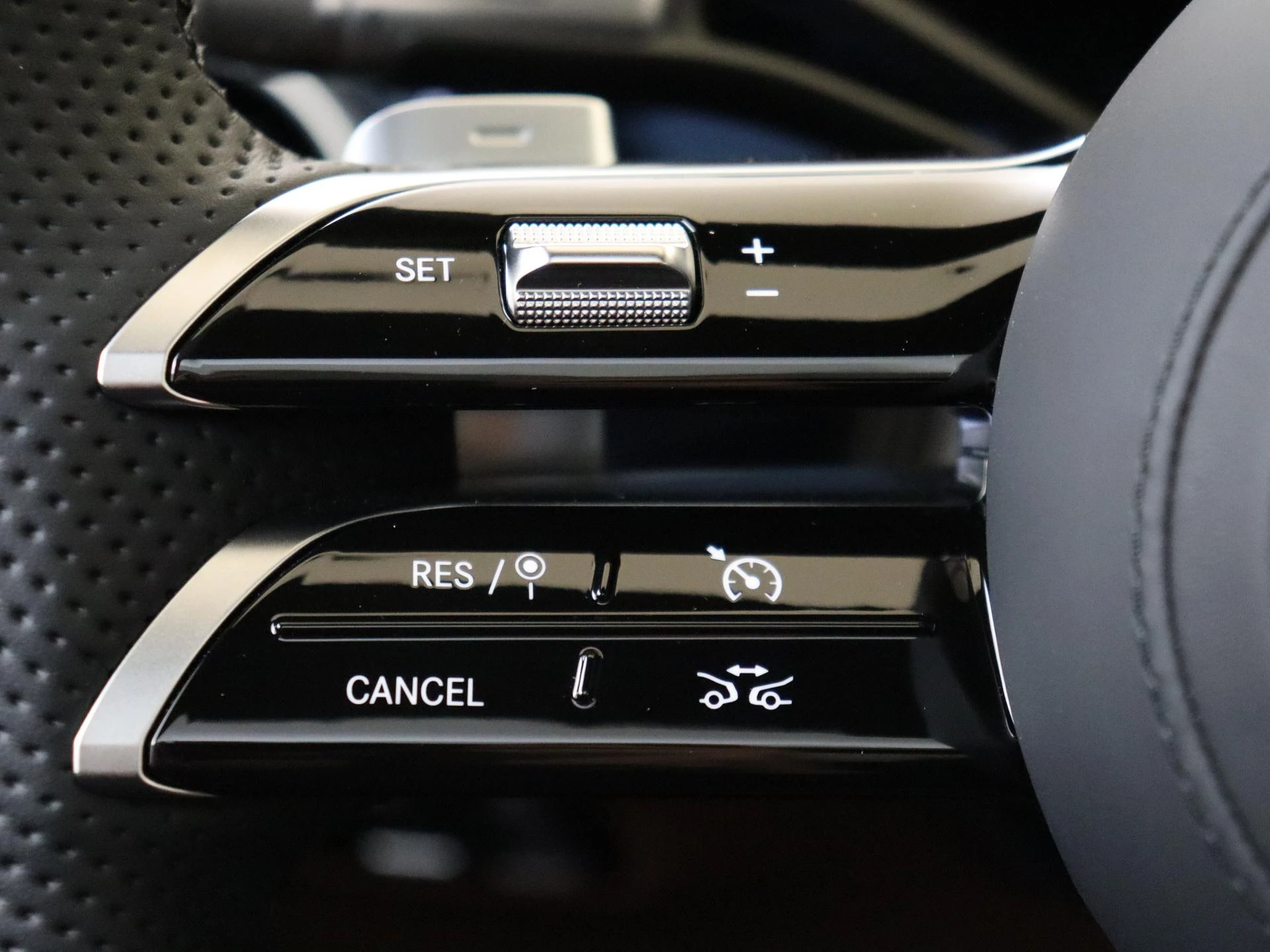 Mercedes-Benz-S-Klasse-image-11