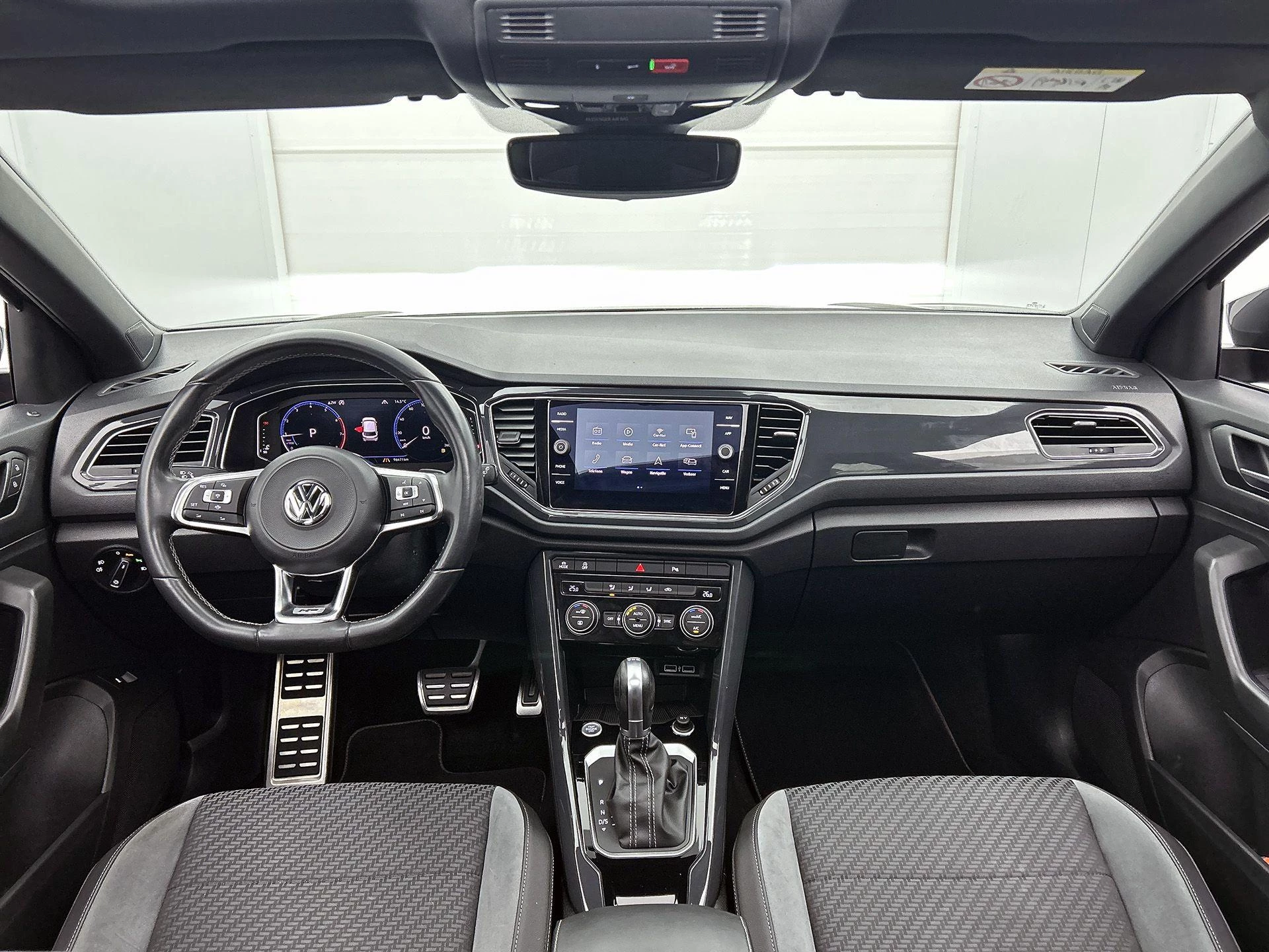 Volkswagen-T-Roc-image-20