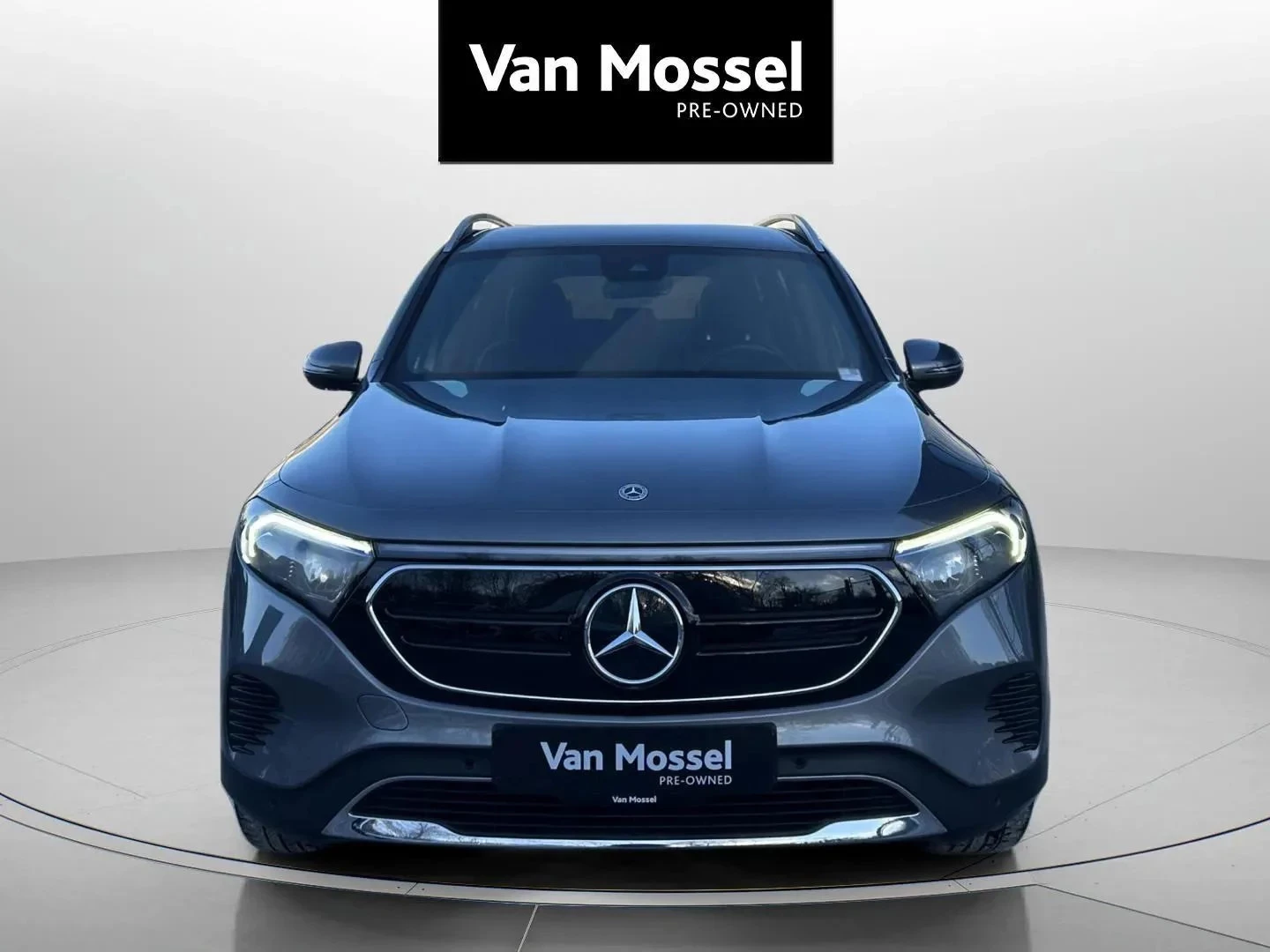 Mercedes-Benz-EQB-image-1