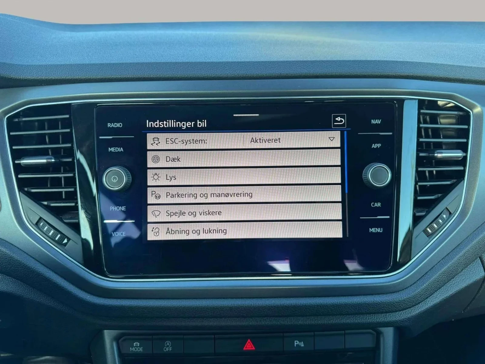 Volkswagen-T-Roc-image-18