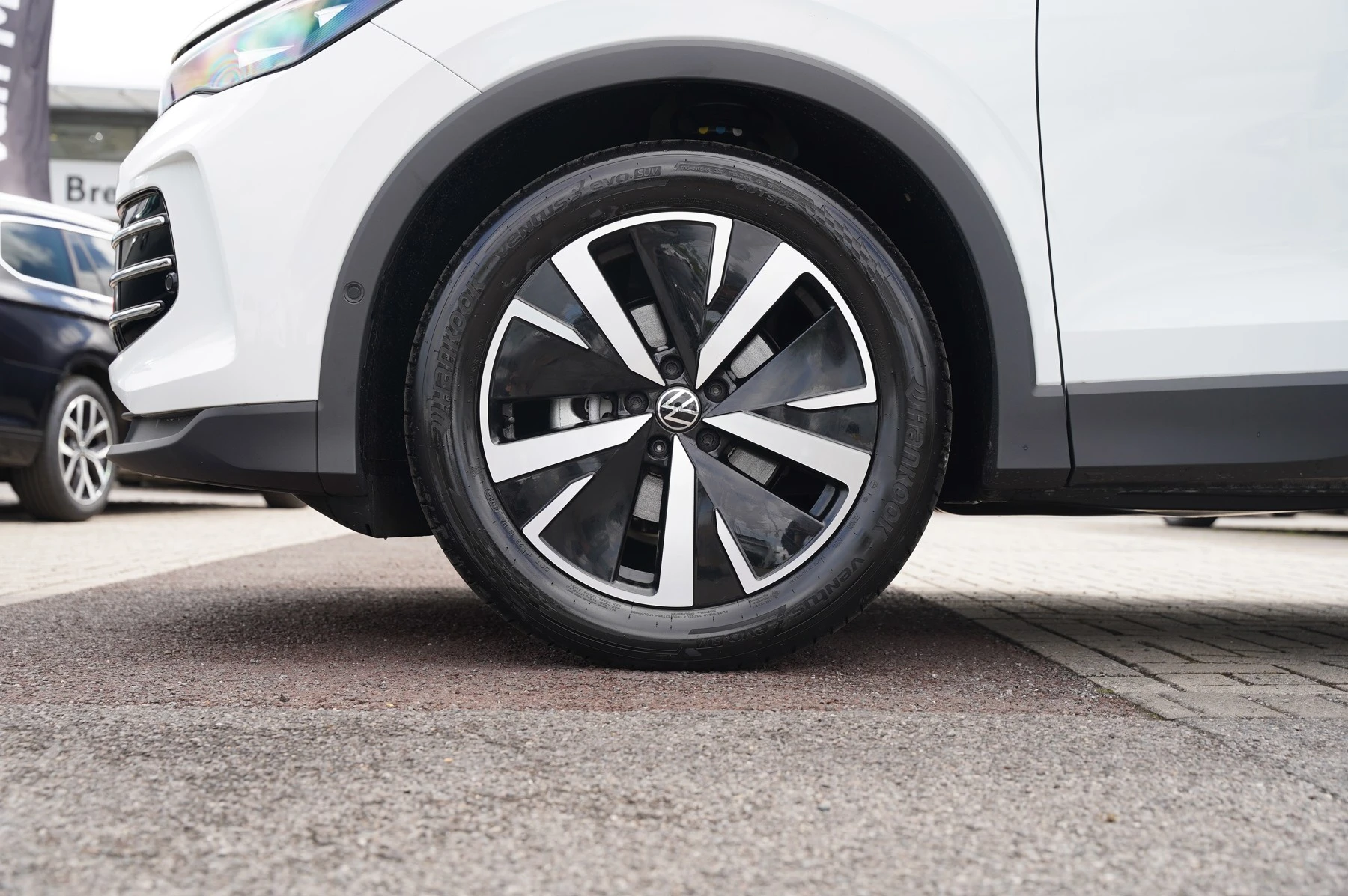 Volkswagen-Tiguan-image-4