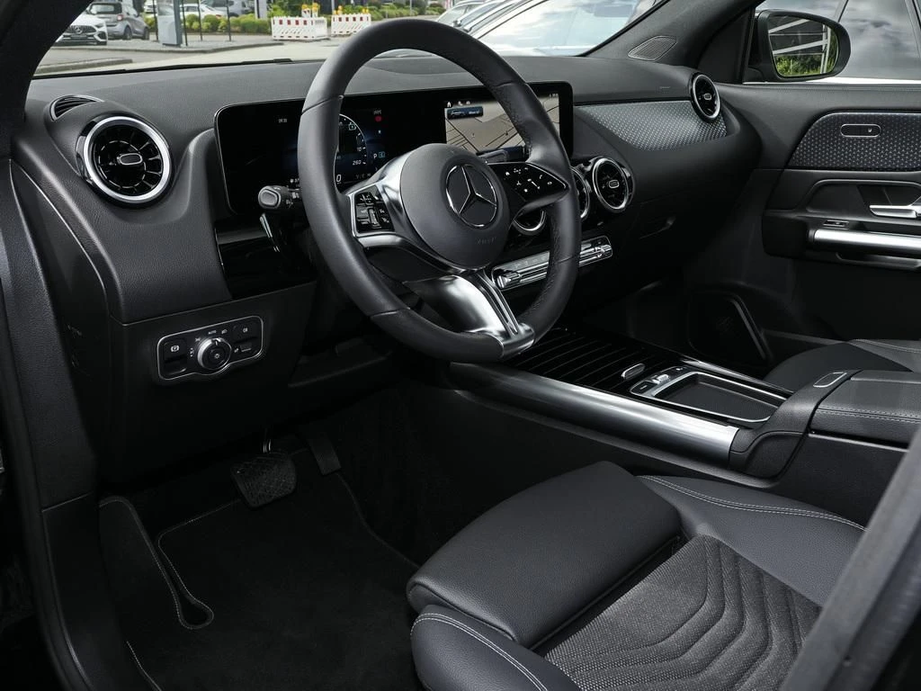 Mercedes-Benz-GLA 200 d-image-7