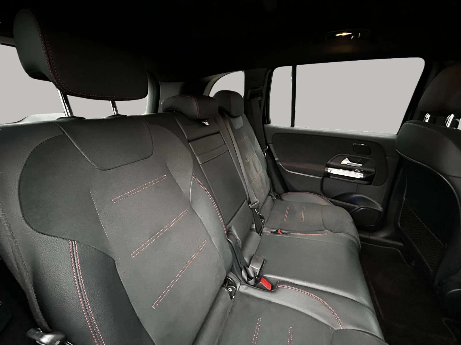 Mercedes-Benz-EQB-image-14