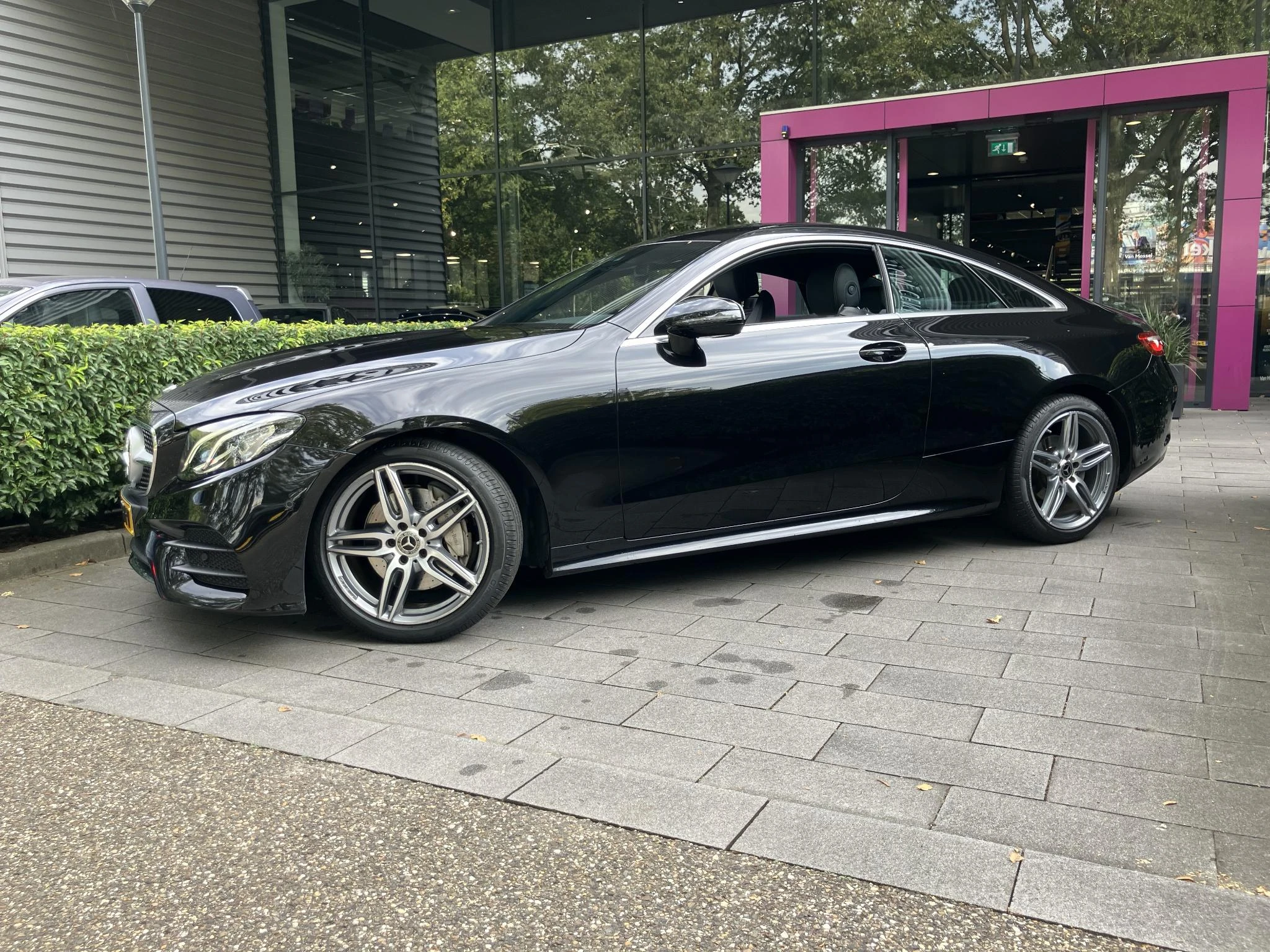 Mercedes-Benz-E-Klasse-image-1
