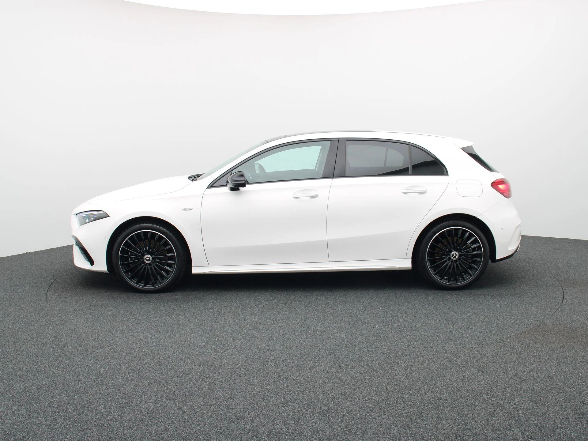 Mercedes-Benz-A-Klasse-image-3