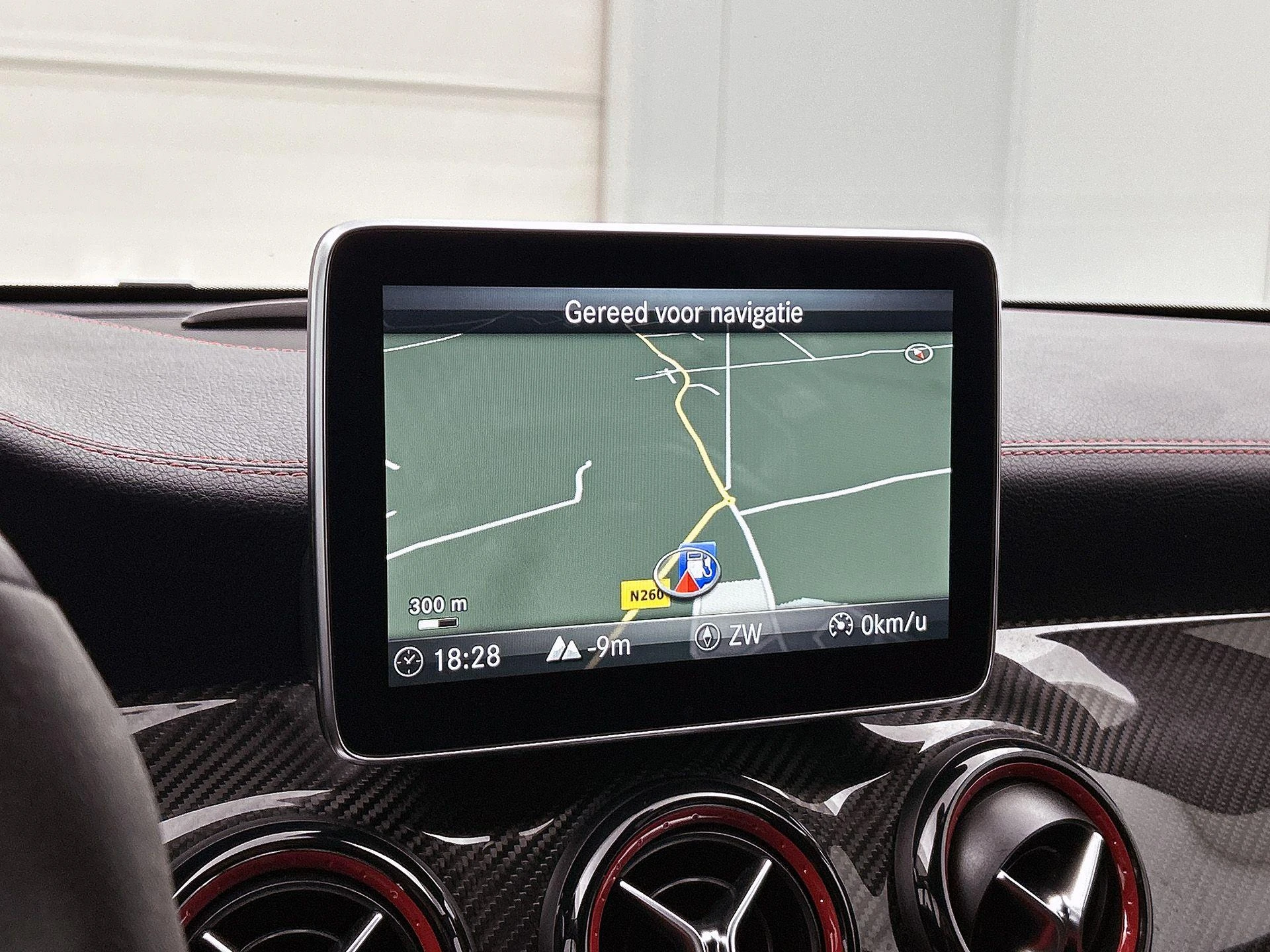 Mercedes-Benz-GLA-image-34