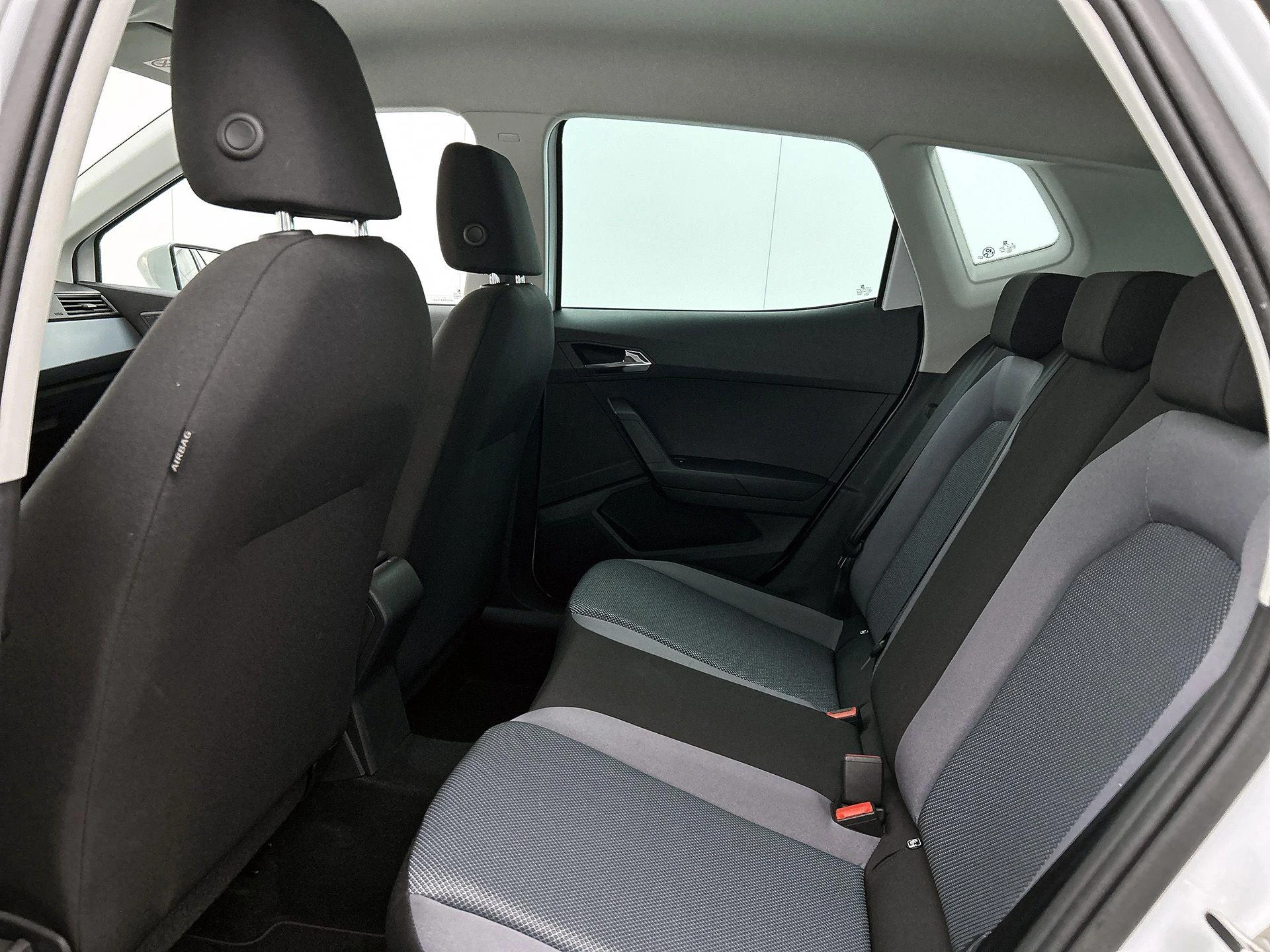 SEAT-Arona-image-25
