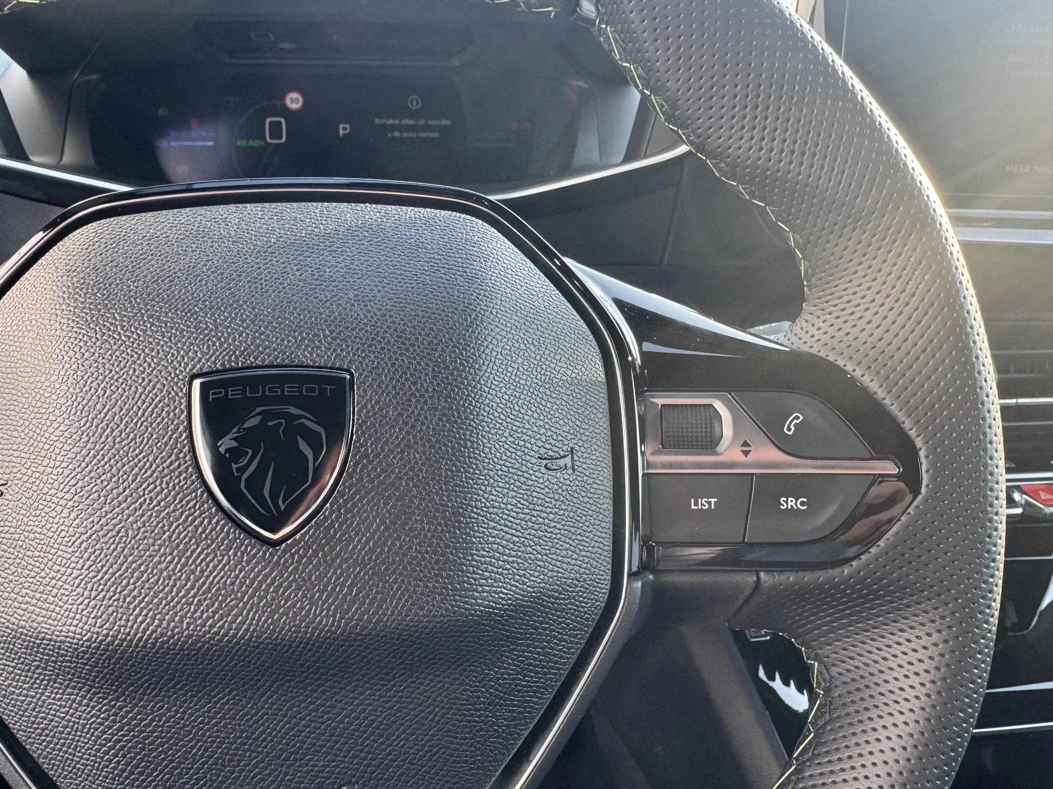 Peugeot-e-2008-image-13