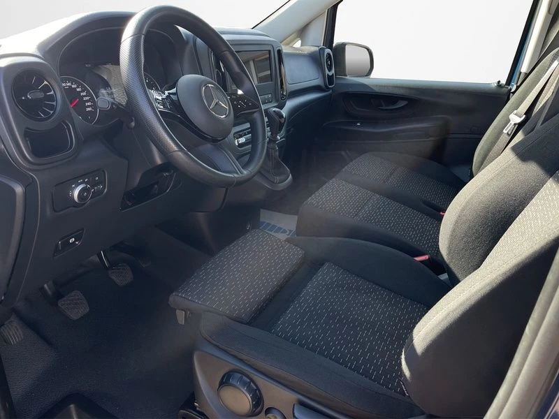Mercedes-Benz-Vito-image-14