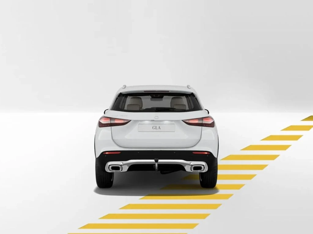 Mercedes-Benz-GLA 180 d-image-5