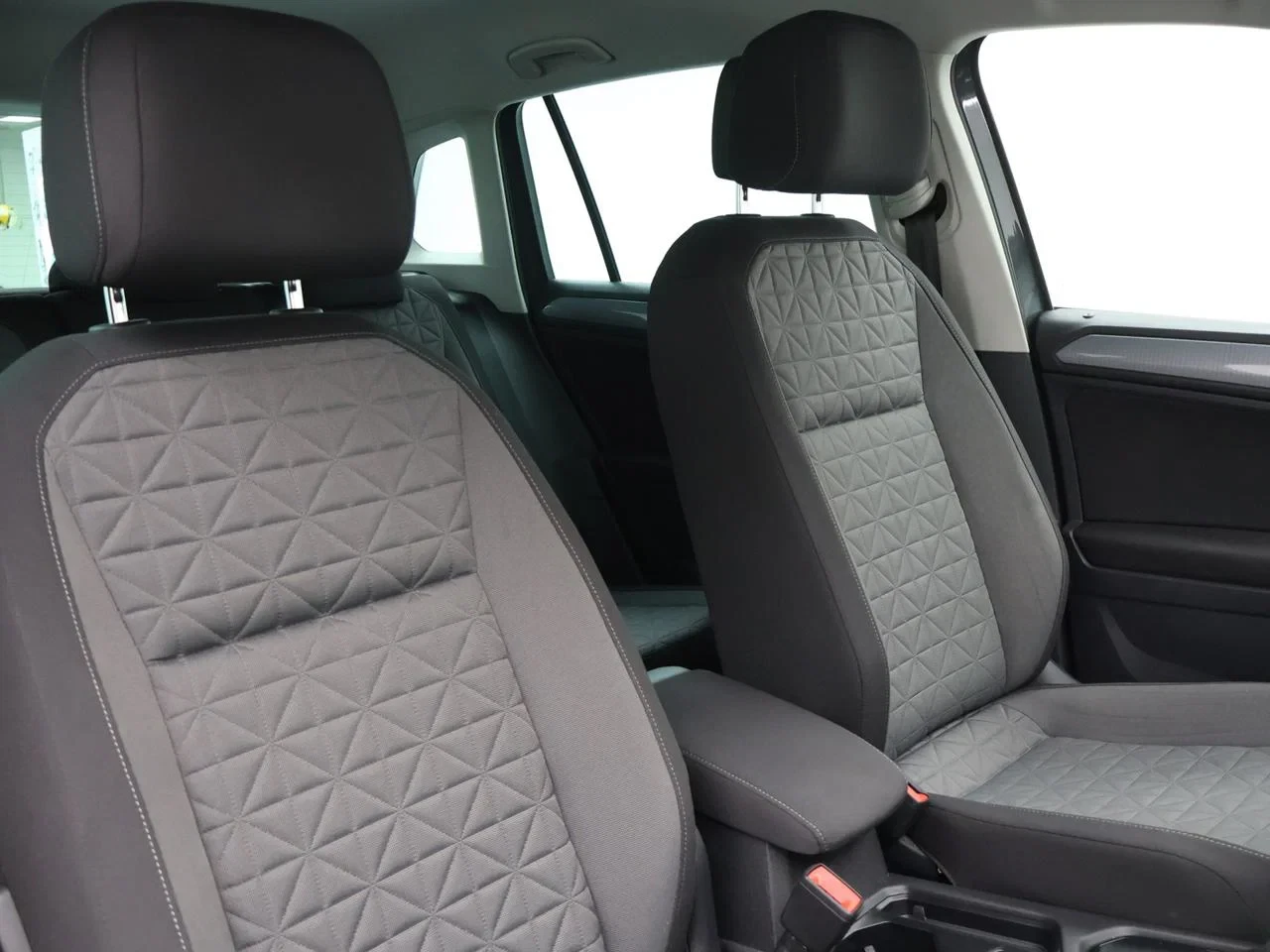 Volkswagen Tiguan eHybrid (PHEV) Tiguan eHybrid 1.4 Life Business 245PK *AUTOMAAT*VIRTUAL COCKPIT*NAVI*APP-CONNECT*CAMERA*PDC*ACC*AIRCO*...*