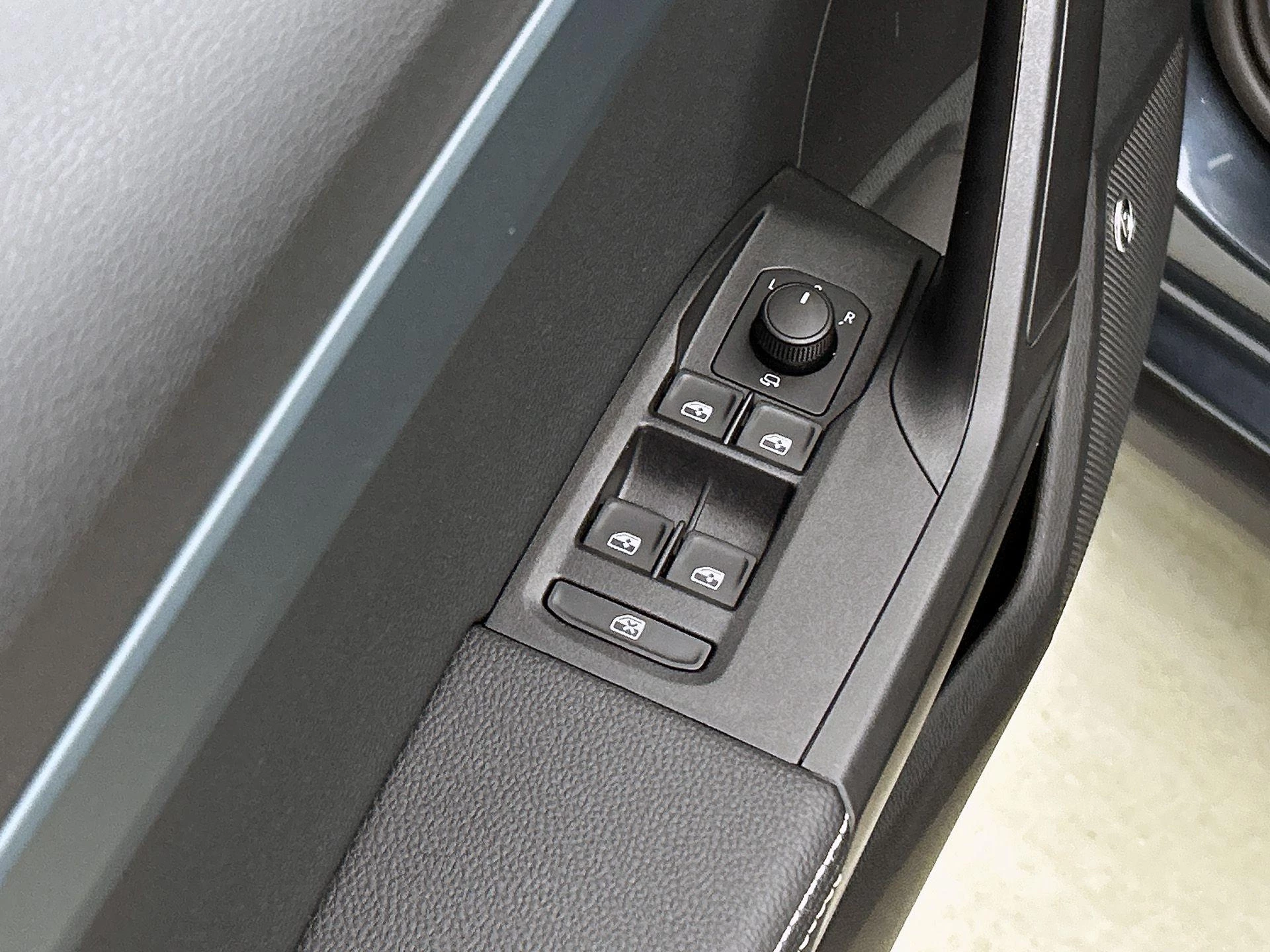 SEAT-Arona-image-30
