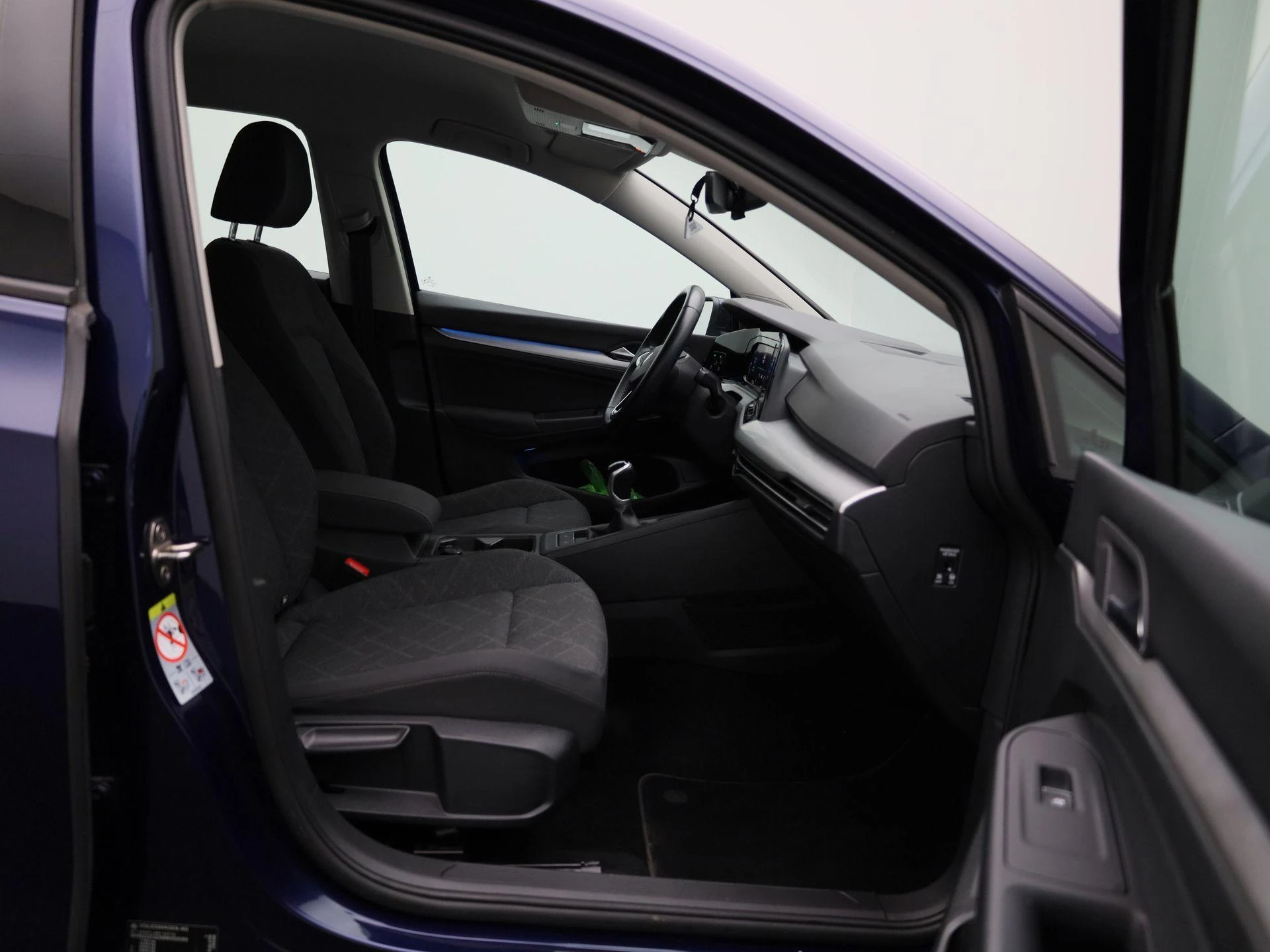 Volkswagen-Golf-image-32