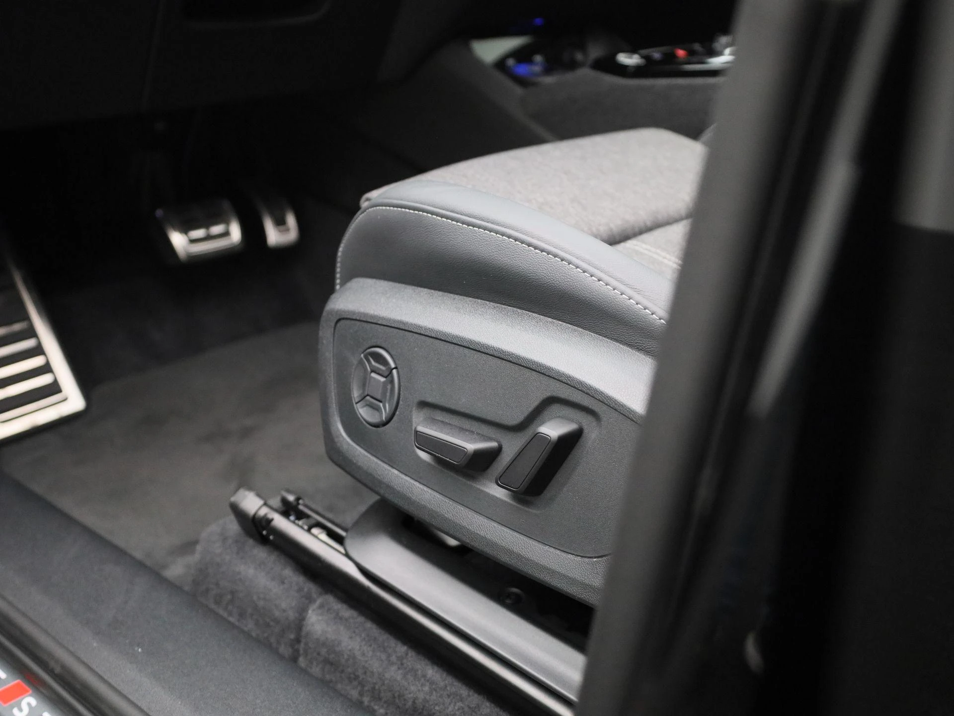 Audi-Q6 e-tron-image-40