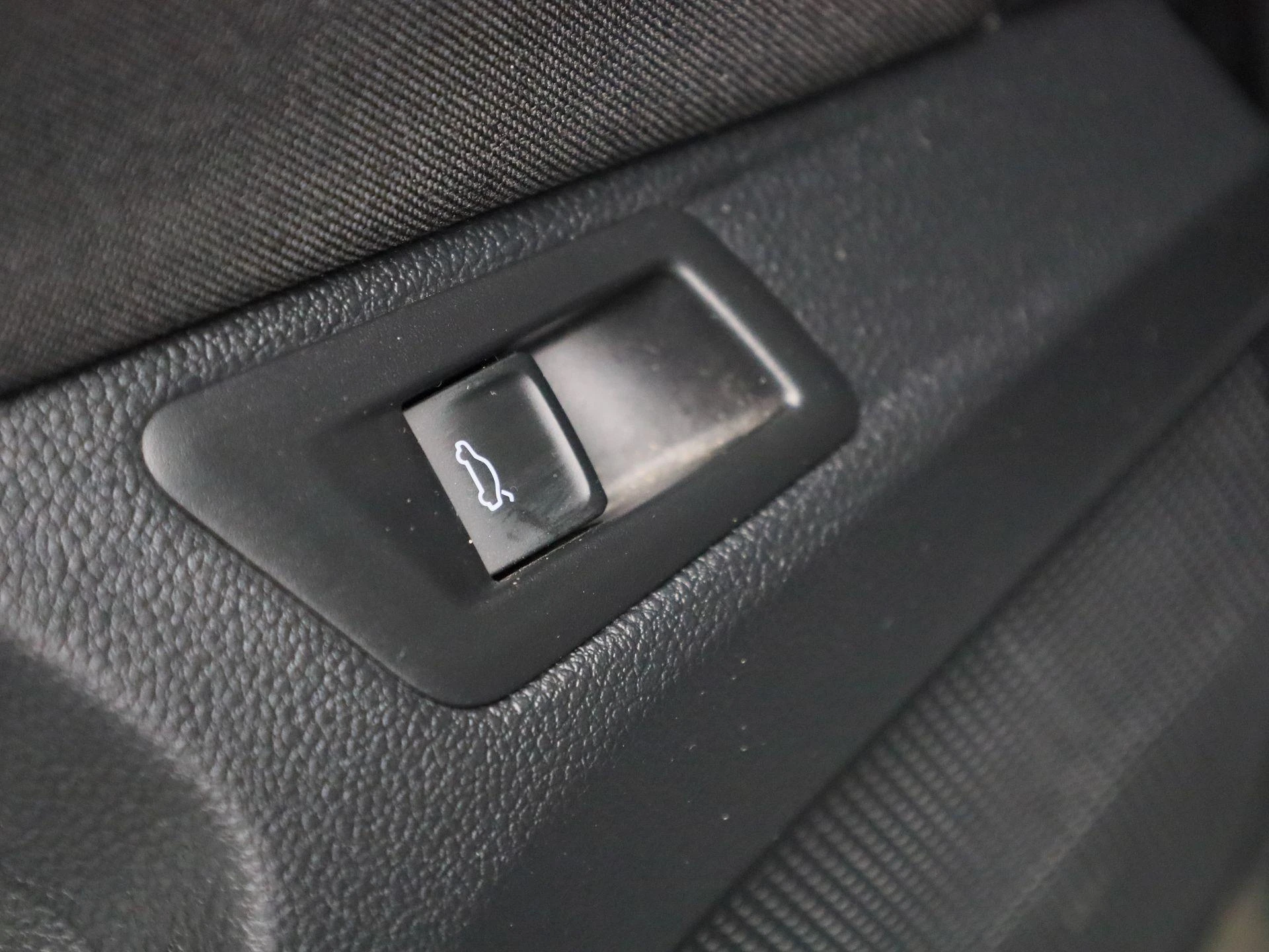Volkswagen-T-Roc-image-28