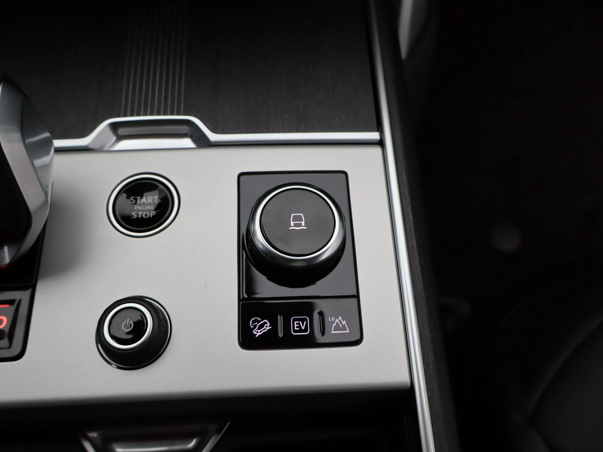 Land Rover-Range Rover-image-27