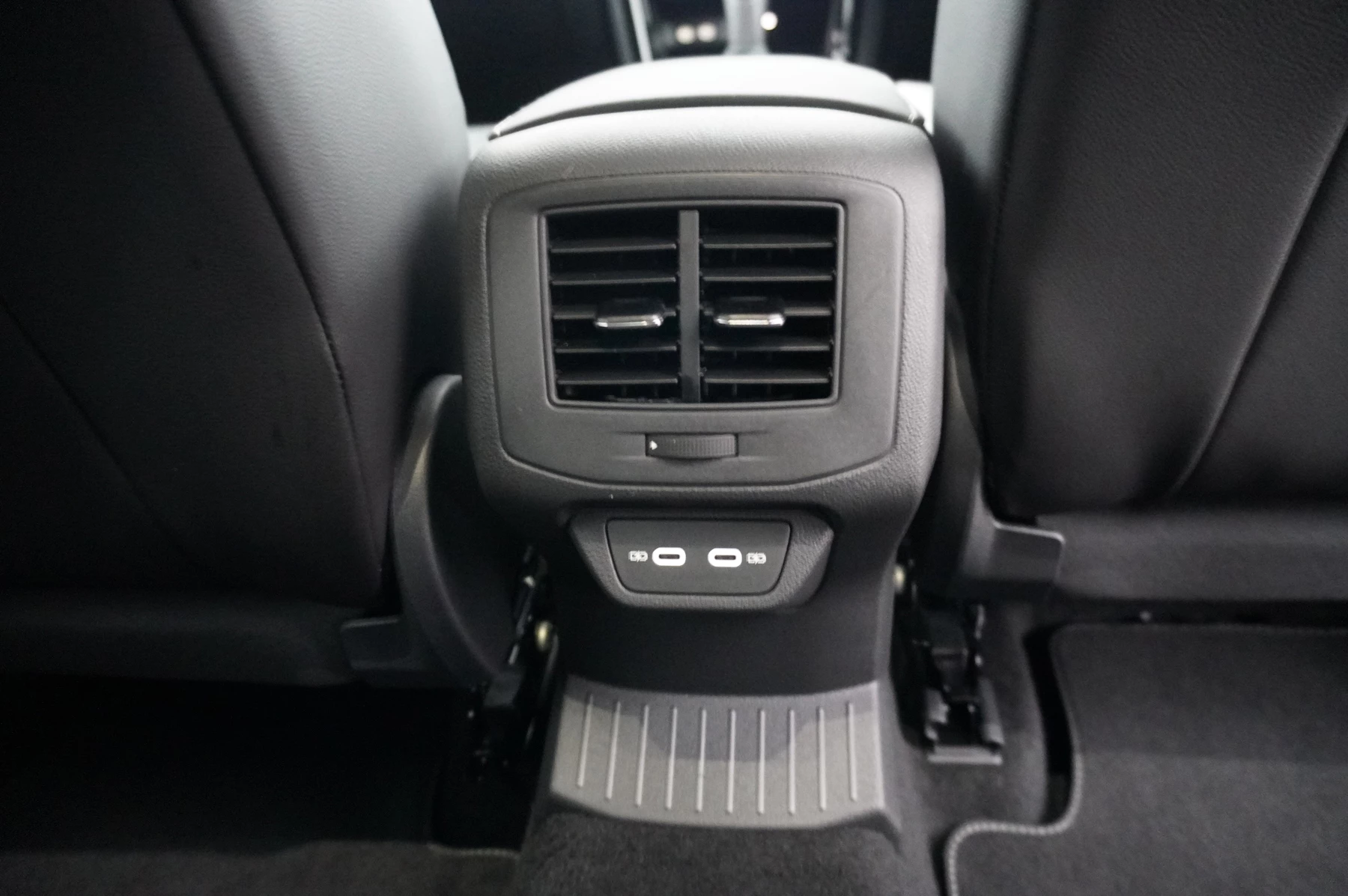 Volkswagen-T-Roc-image-45