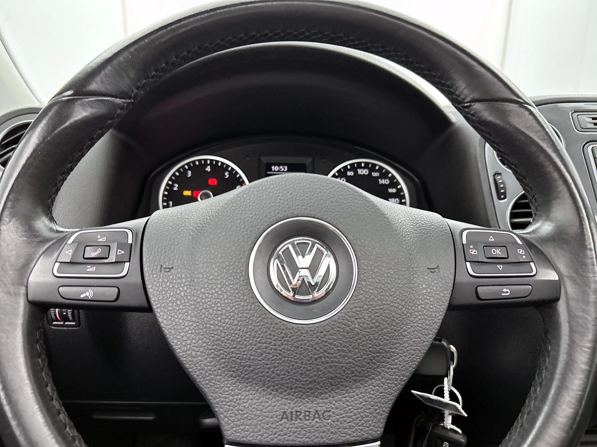 Volkswagen-Tiguan-image-33